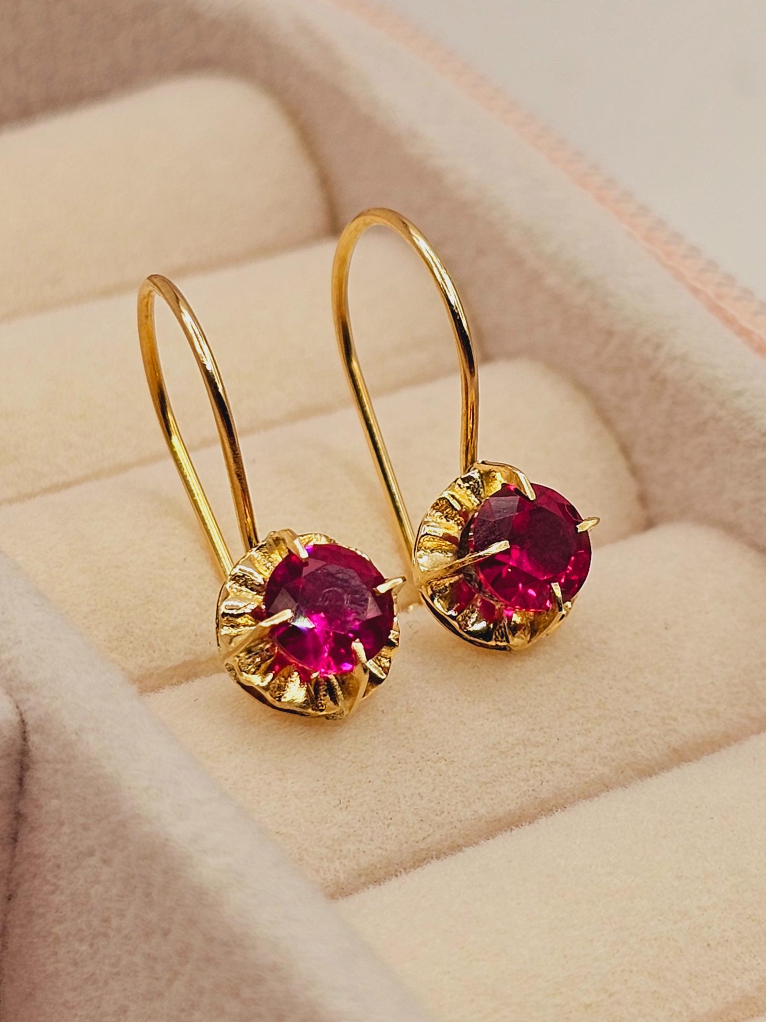 Aros chaton colgante rubí 2 cm 1.9 grs Oro 18k 6