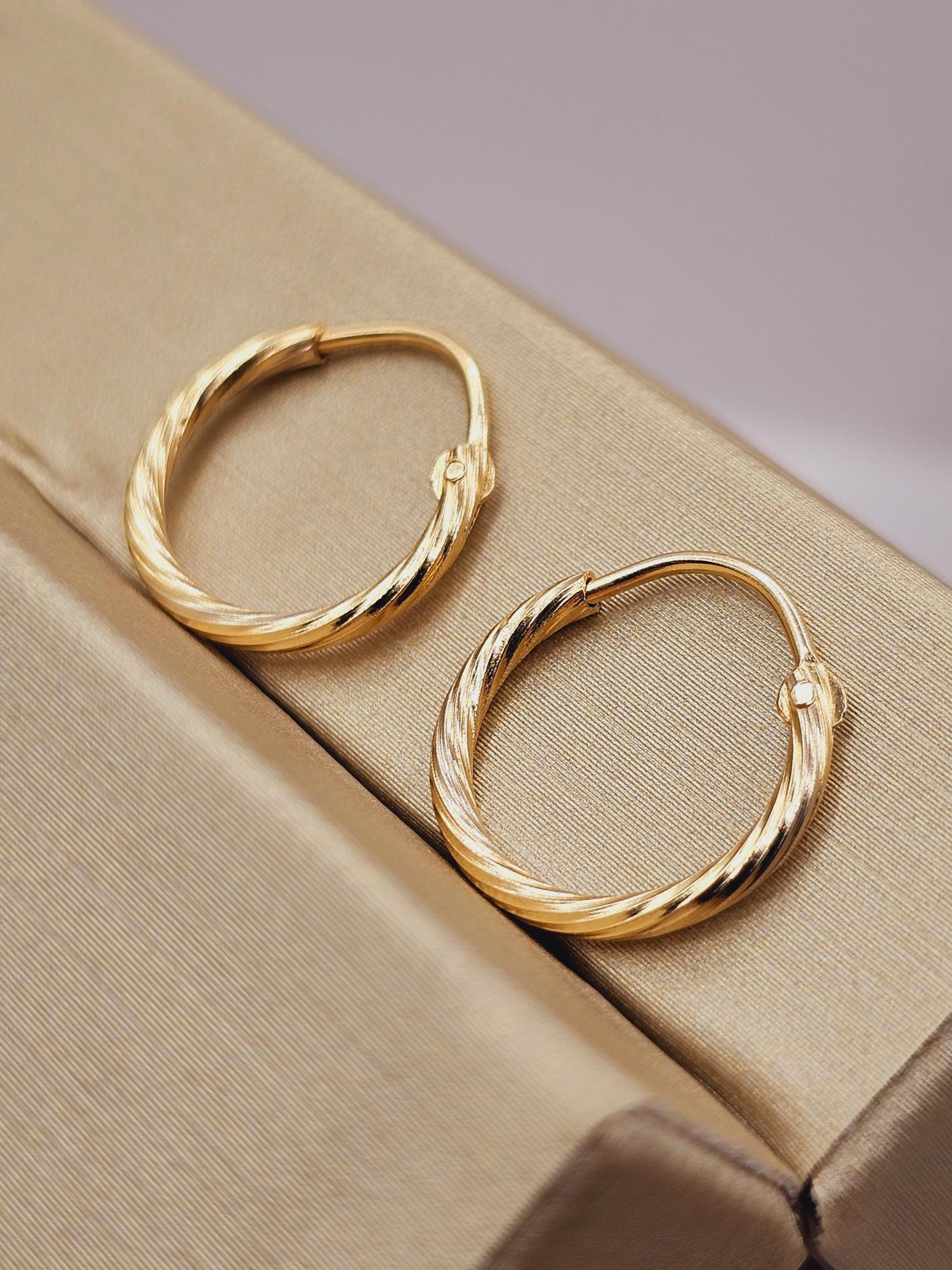 Aros argollas satinadas 1.9 cm 1.3 grs Oro 18k 4