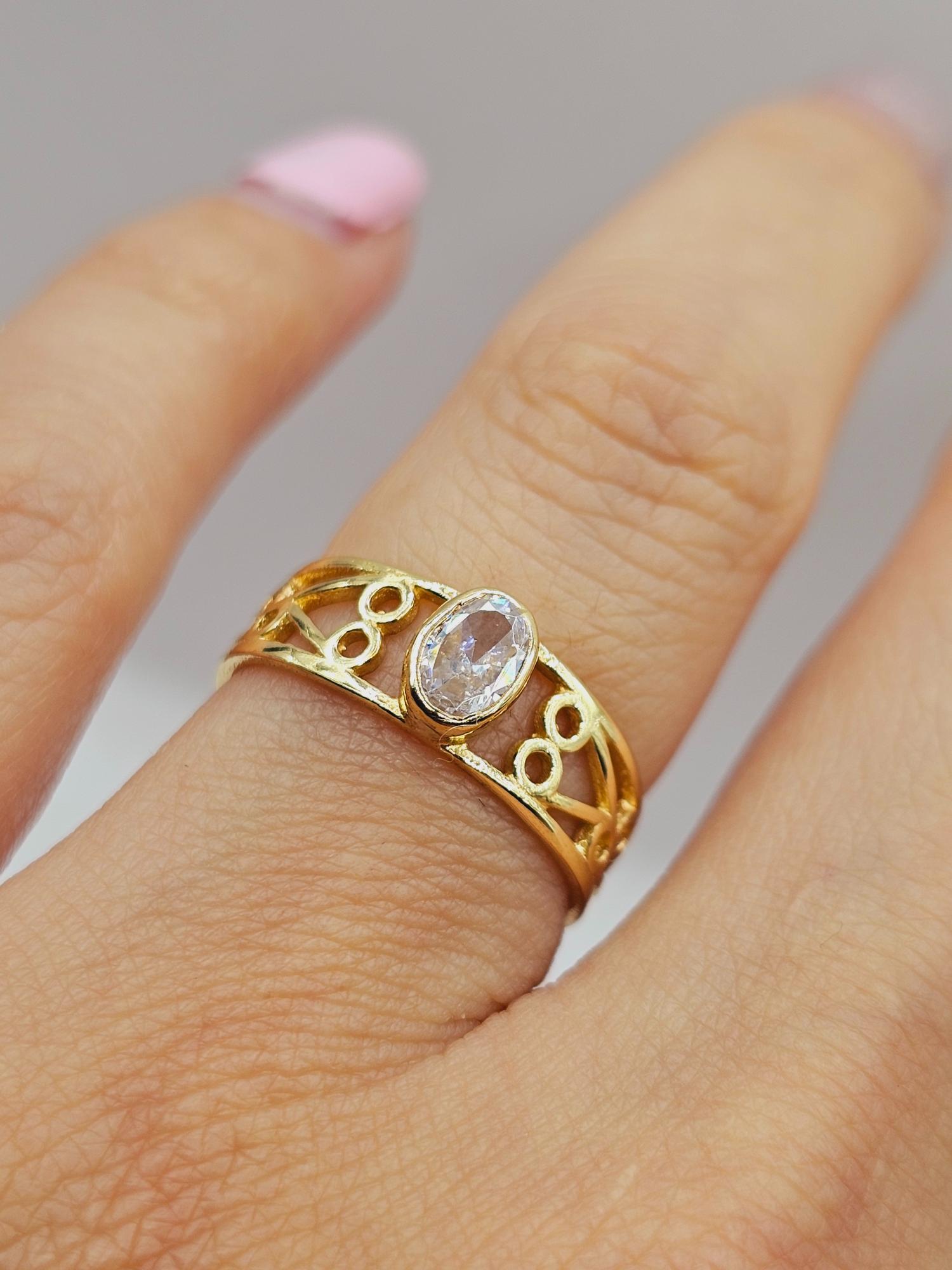 Anillo olimpo circones 2.6 grs Oro 18k 2