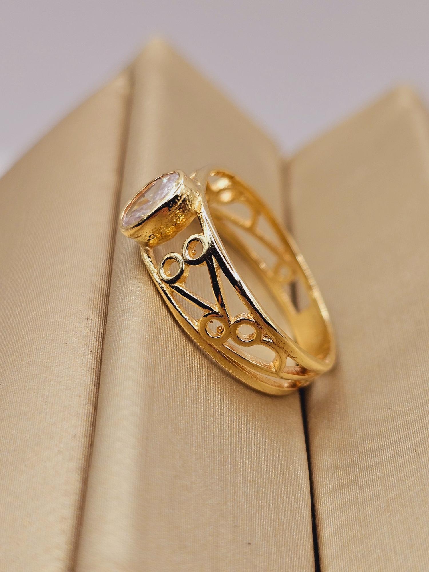 Anillo olimpo circones 2.6 grs Oro 18k 5