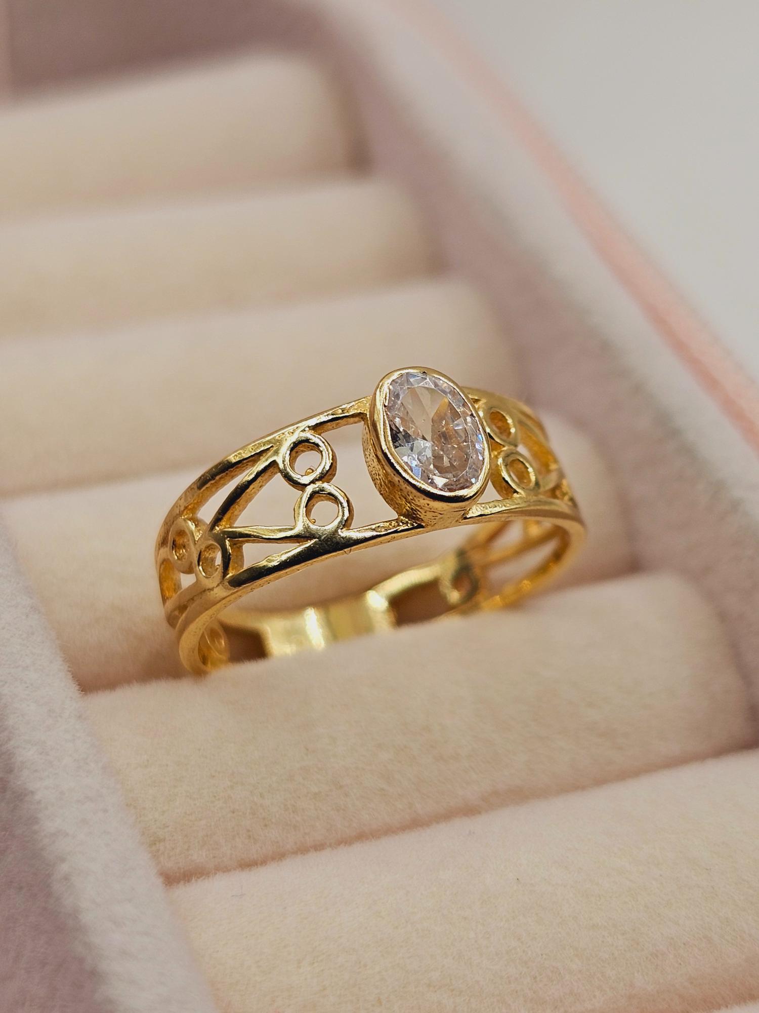 Anillo olimpo circones 2.6 grs Oro 18k 6