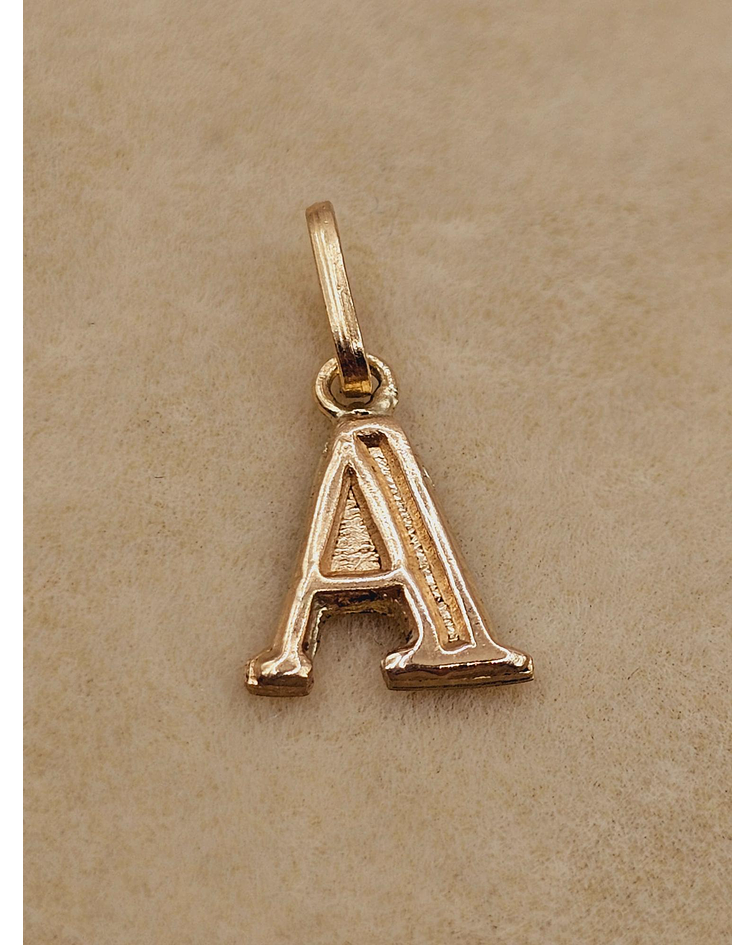 Colgante letra A 1.6 cm 0.7 grs Oro 18k