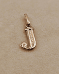 Colgante letra J 1.6 cm 0.7 grs Oro 18k