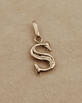 Colgante letra S 1.6 cm 0.7 grs Oro 18k