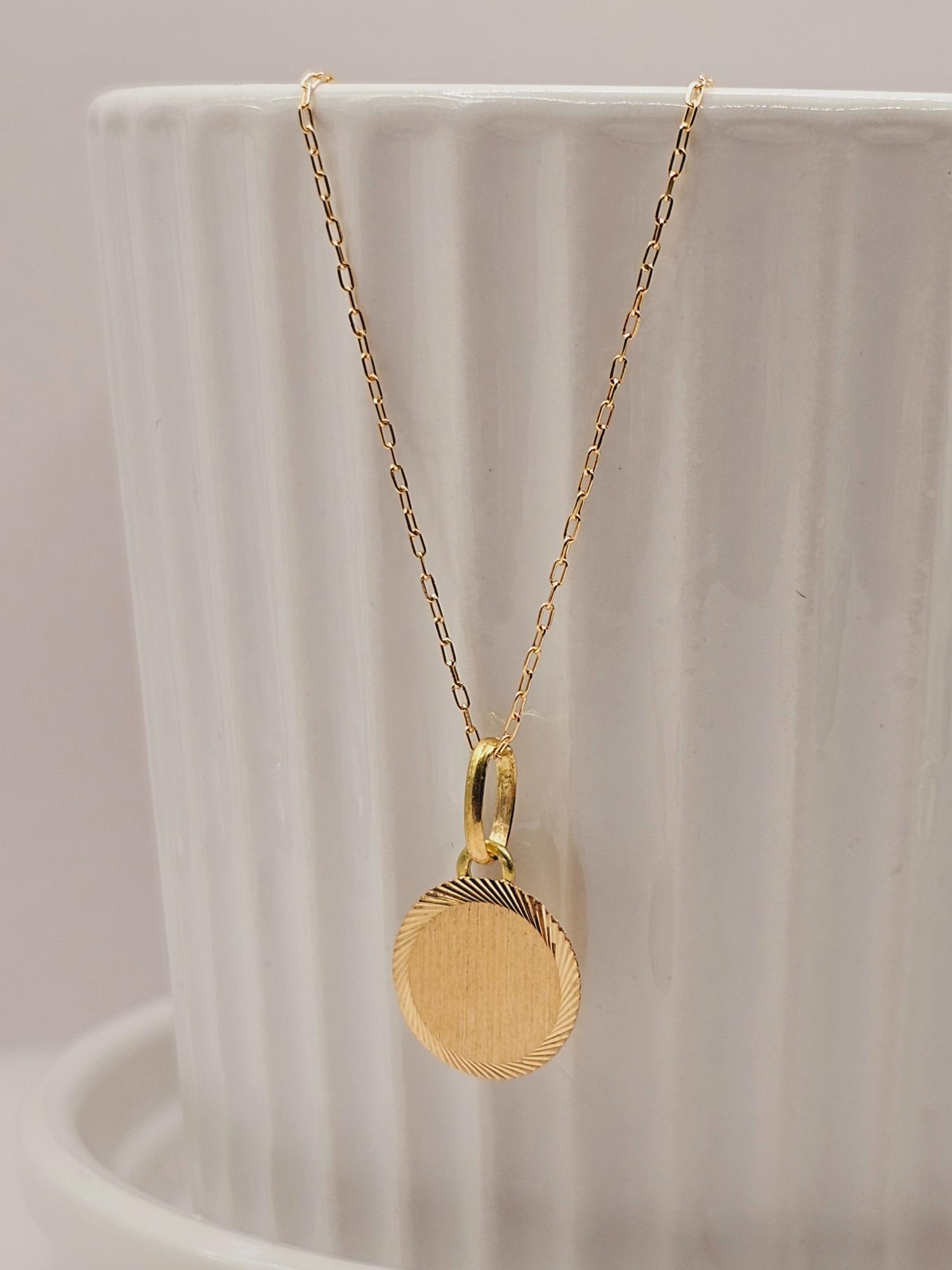 Cadena limada 50 cm y disco satinado 1.3 cm 1.9 grs Oro 18k 1