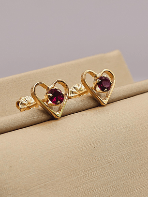 Aros corazón rubí 9 mm 1.9 grs Oro 18k