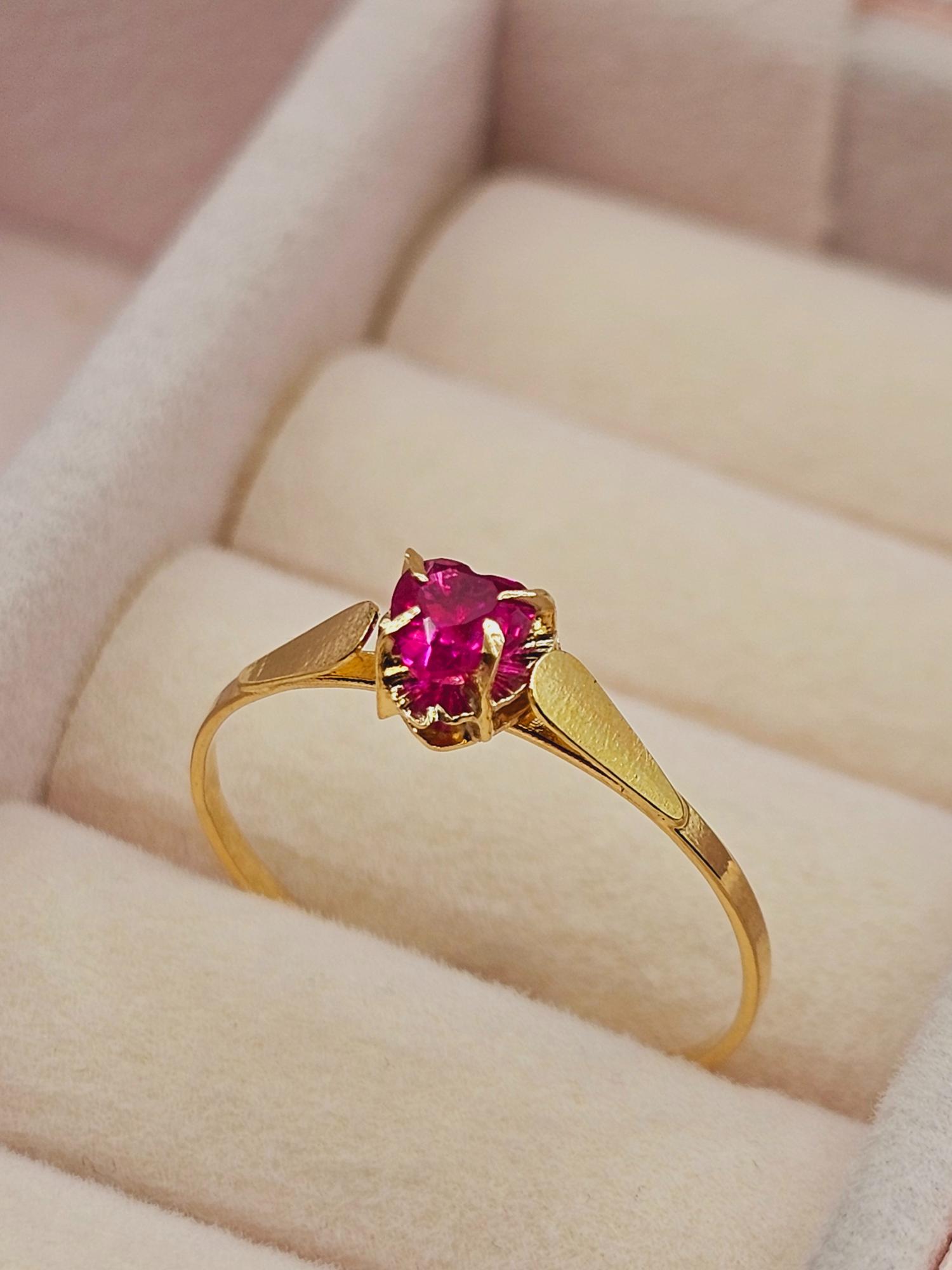 Anillo chatón corazón rubí 1.1 grs Oro 18k 1