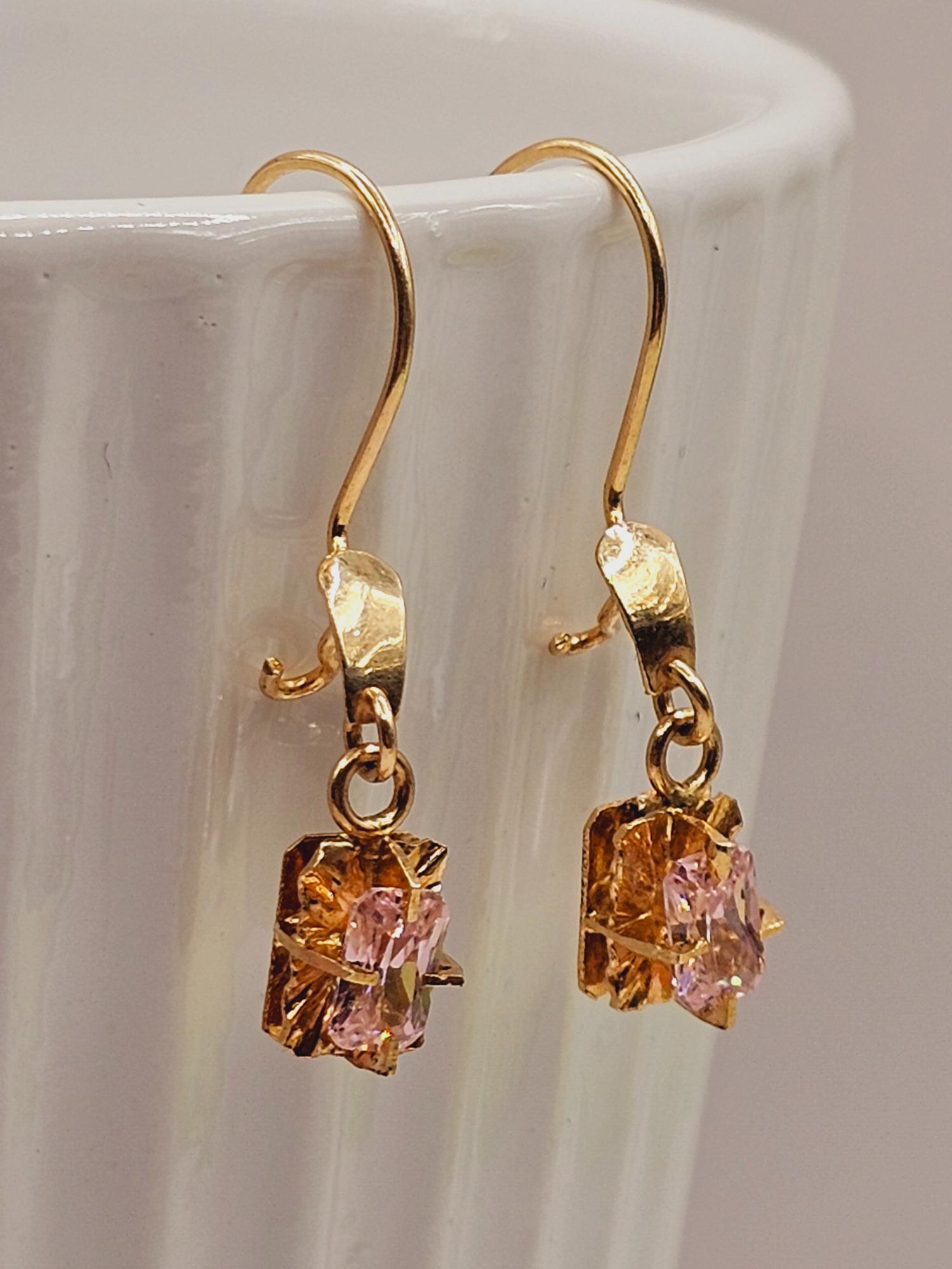 Aros chaton colgante cuadrados rosa de francia 3.2 cm 3 grs Oro 18k 3