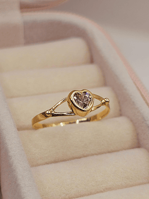 Anillo corazón rosa de francia 1.4 grs Oro 18k