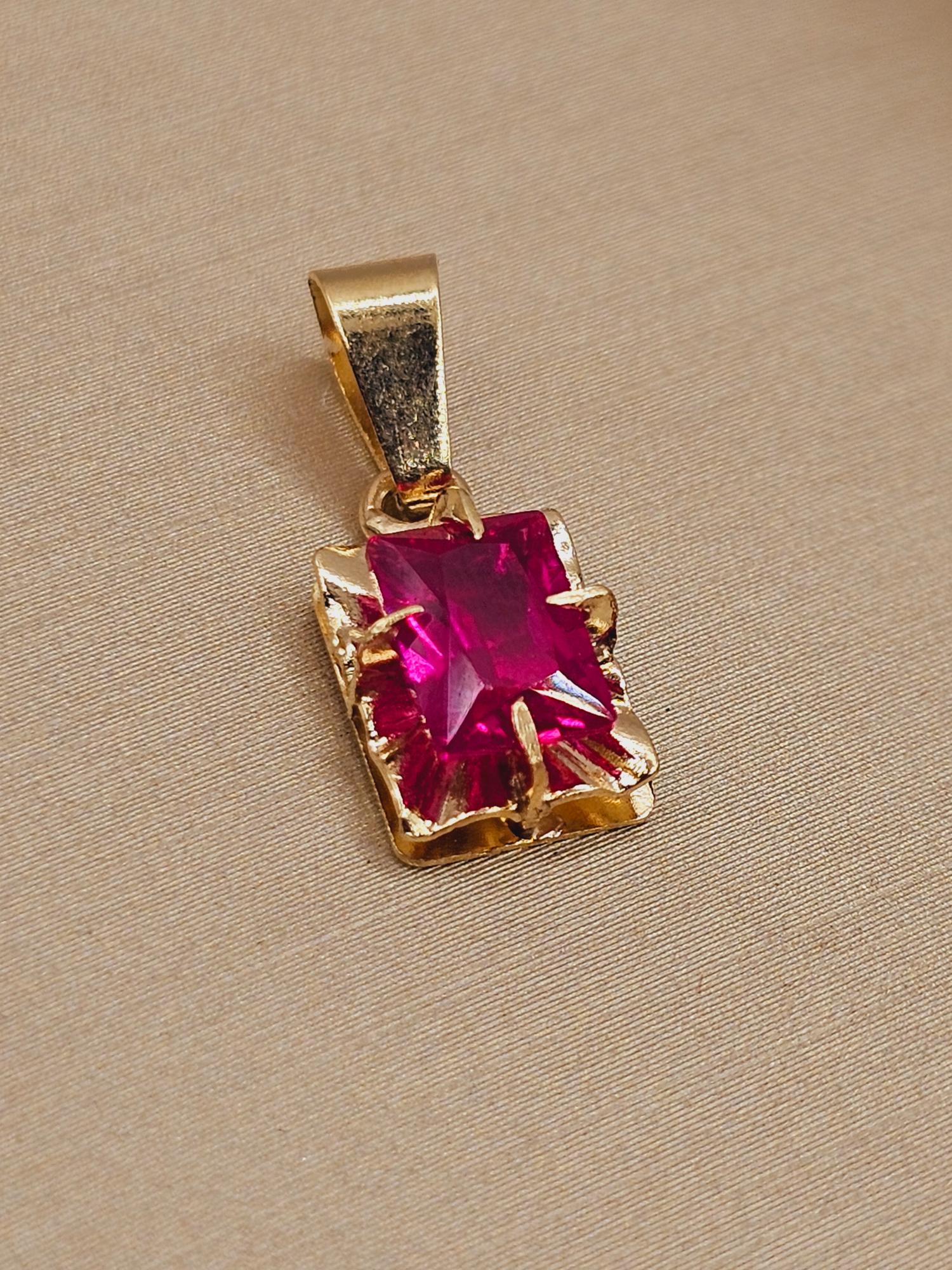 Colgante chatón cuadrado rubí 1.8 cm 1.2 grs Oro 18k 3