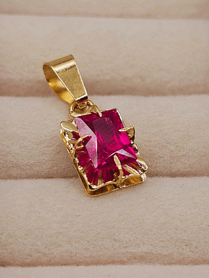 Colgante chatón cuadrado rubí 1.8 cm 1.2 grs Oro 18k