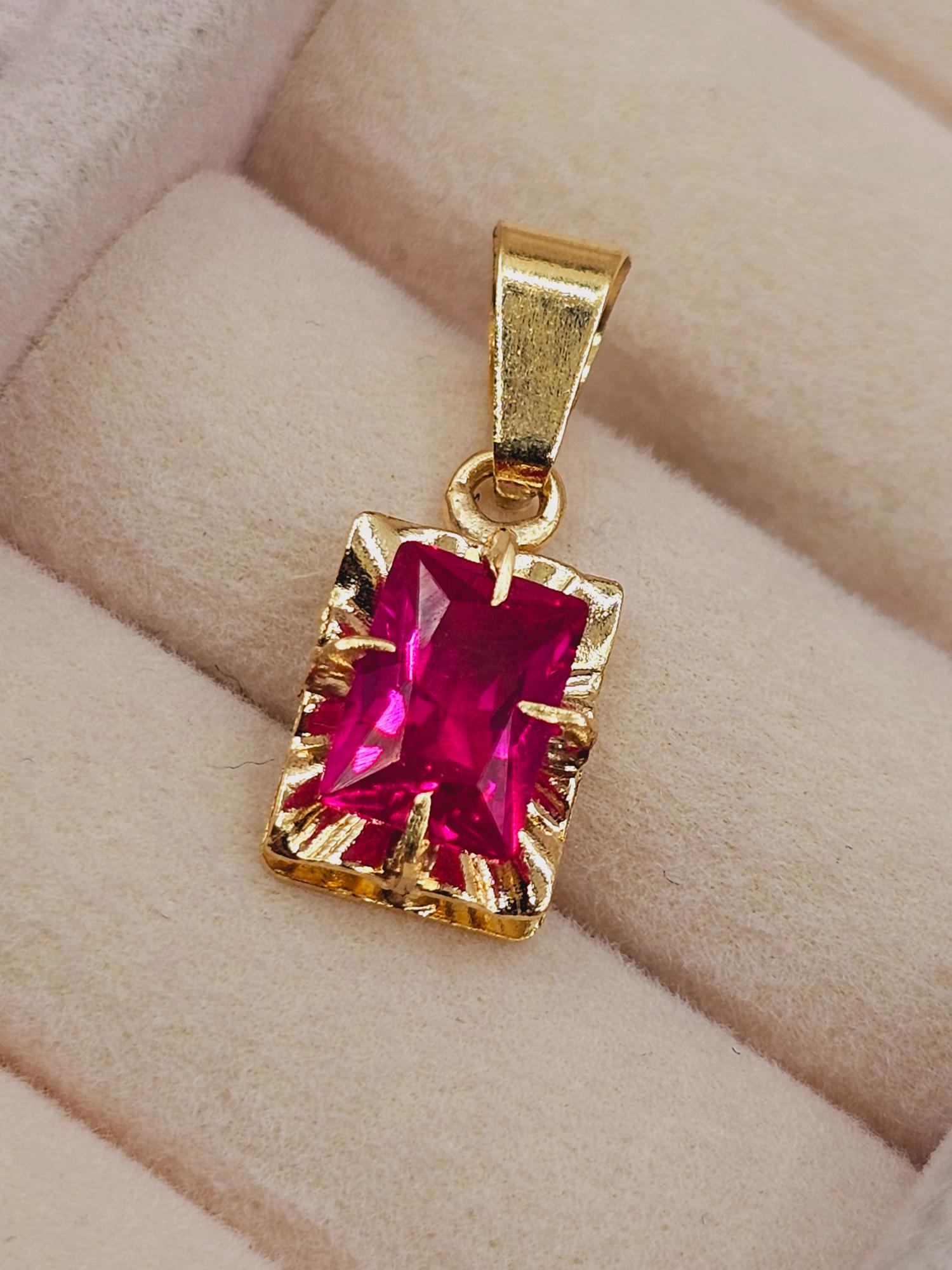 Colgante chatón cuadrado rubí 1.8 cm 1.2 grs Oro 18k 4