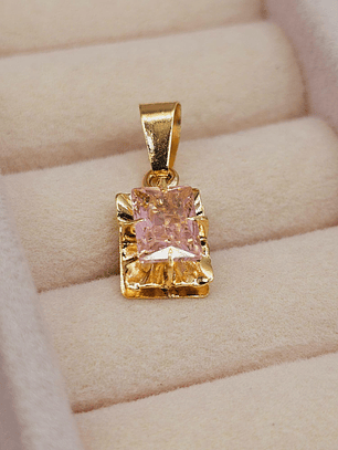 Colgante chatón cuadrado rosa de francia 1.8 cm 1.2 grs Oro 18k