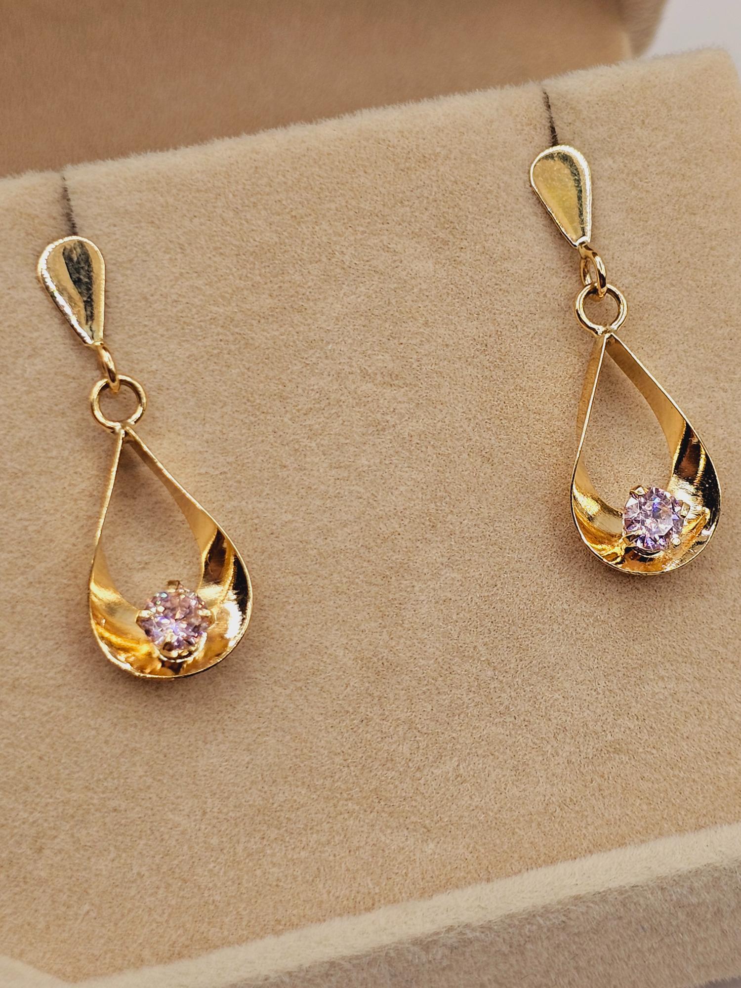 Aros gota colgante rosa de Francia con gancho 2. 9 cm 2.4 grs Oro 18k 2