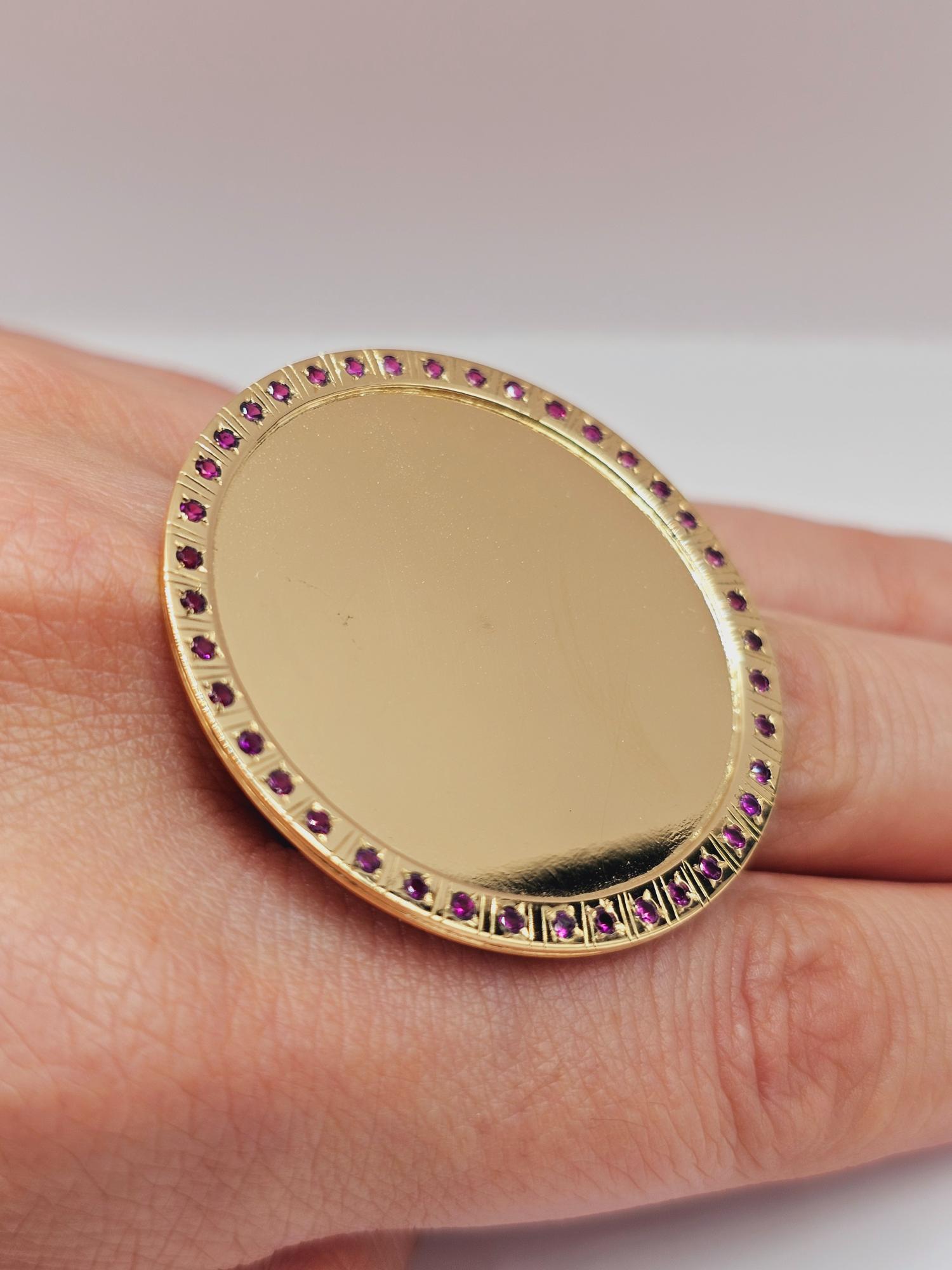 Anillo tazo disco con rubíes 4 cm 14 grs Oro 18k 5