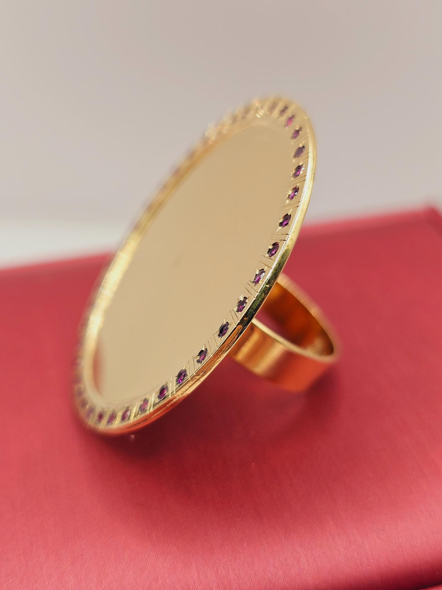 Anillo tazo disco con rubíes 4 cm 14 grs Oro 18k 6