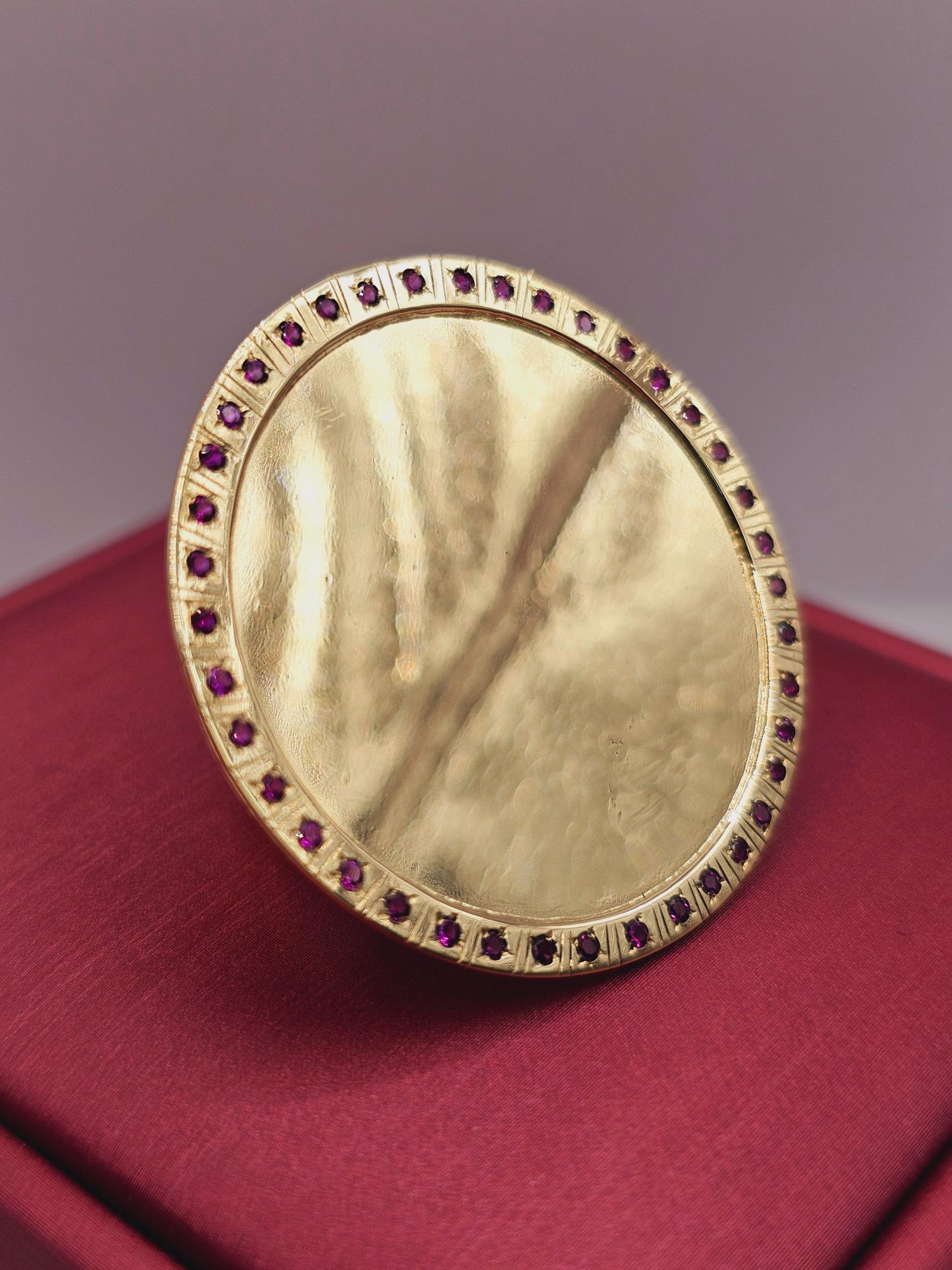 Anillo tazo disco con rubíes 4 cm 14 grs Oro 18k 4