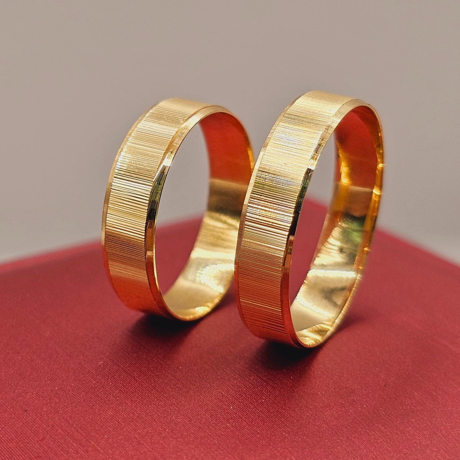 Argollas de matrimonio mil rayas 4 mm 4 grs Oro 18k 1