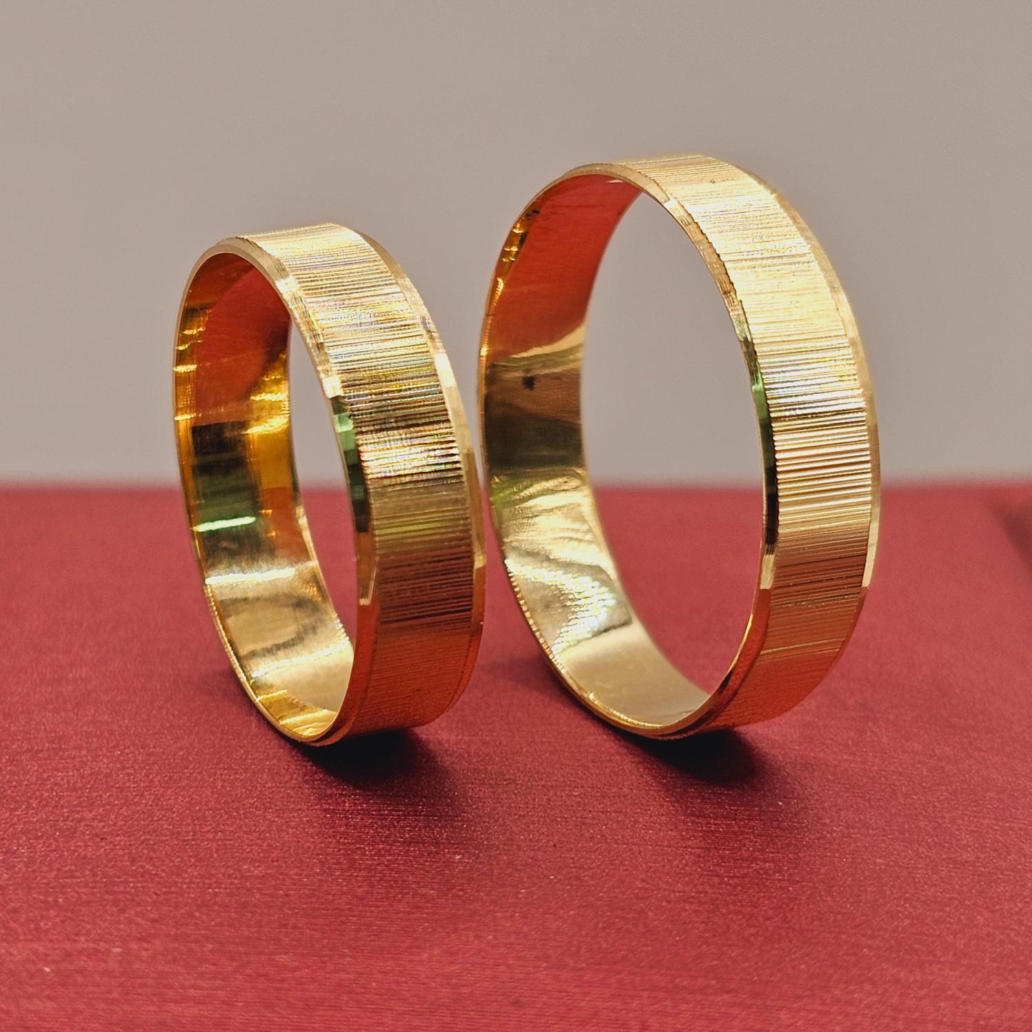 Argollas de matrimonio mil rayas 4 mm 4 grs Oro 18k 2