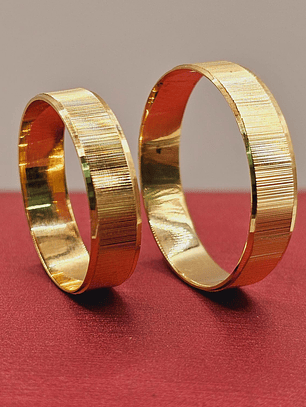 Argollas de matrimonio mil rayas 4 mm 4 grs Oro 18k