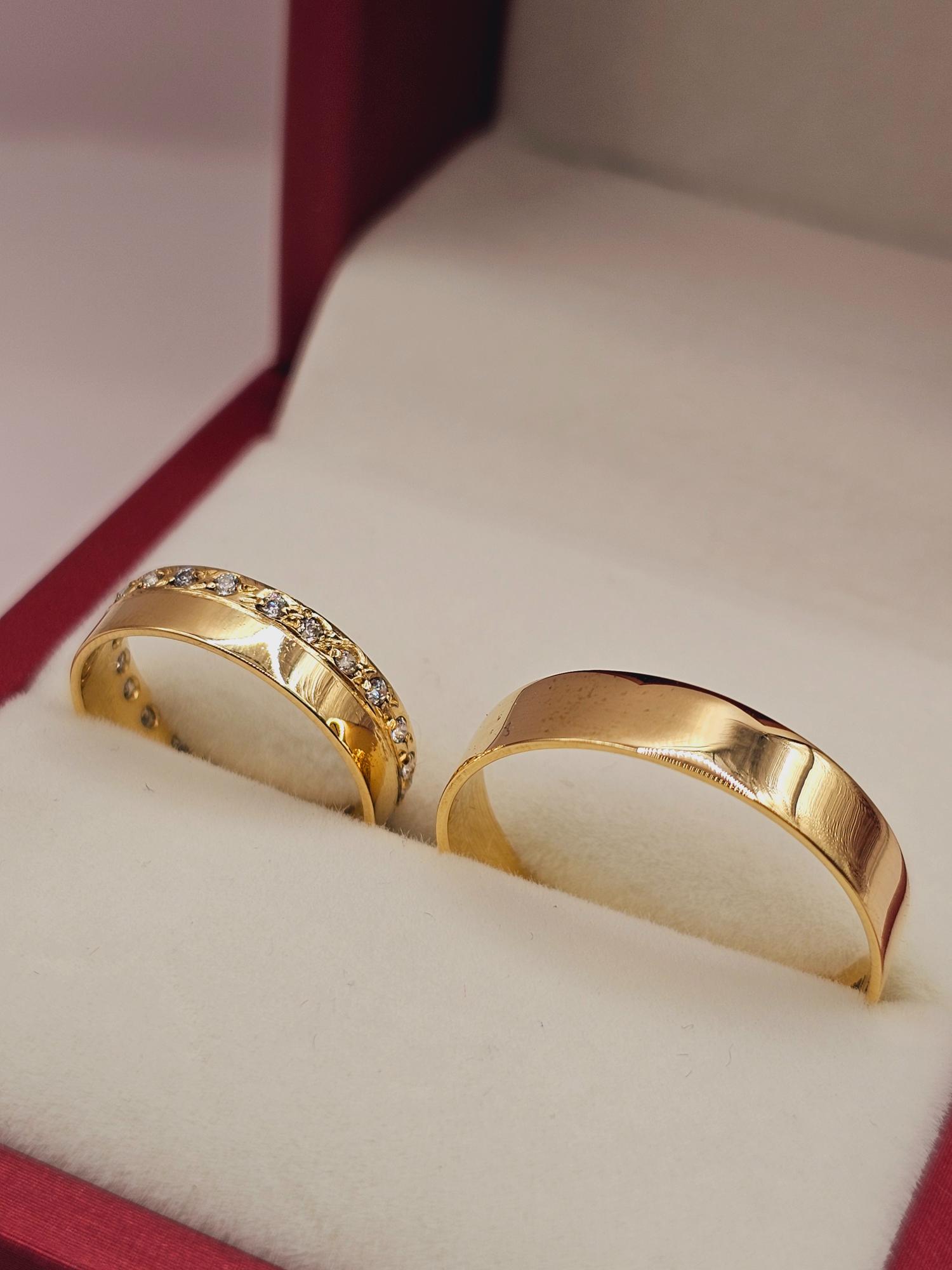 Argollas de matrimonio corona de circones 5 mm 5 grs Oro 18k 3