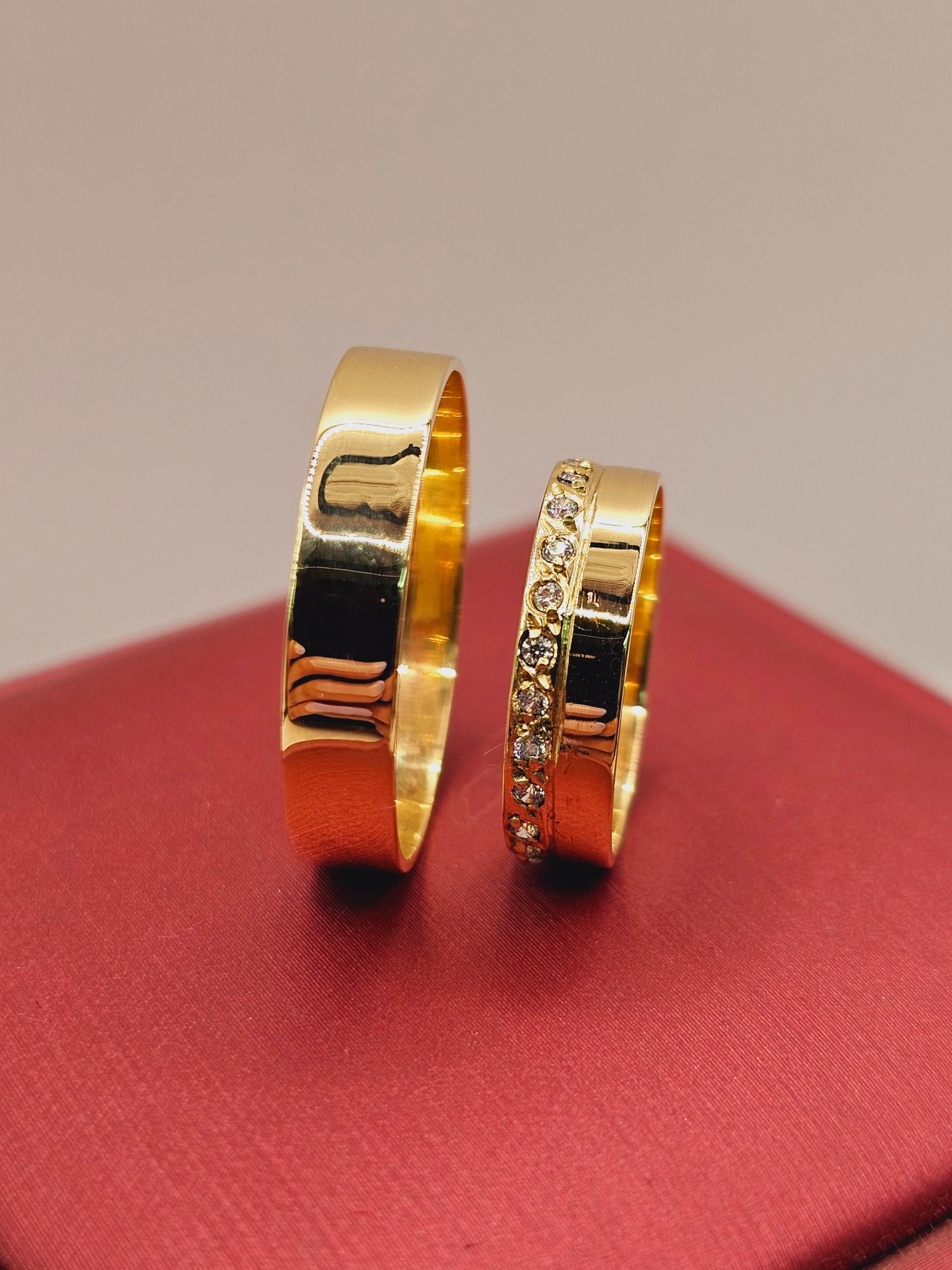 Argollas de matrimonio corona de circones 5 mm 5 grs Oro 18k 5