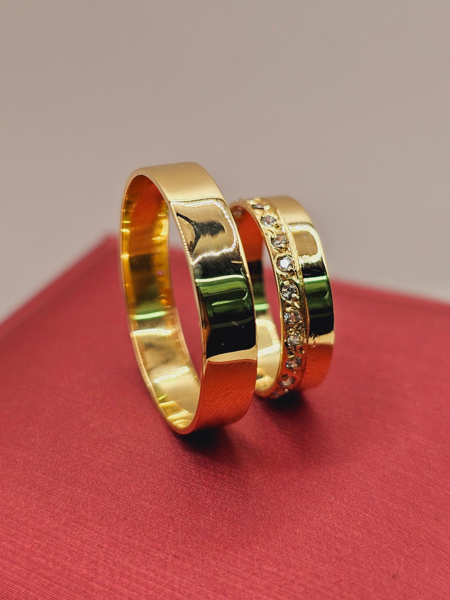 Argollas de matrimonio corona de circones 5 mm 5 grs Oro 18k 1