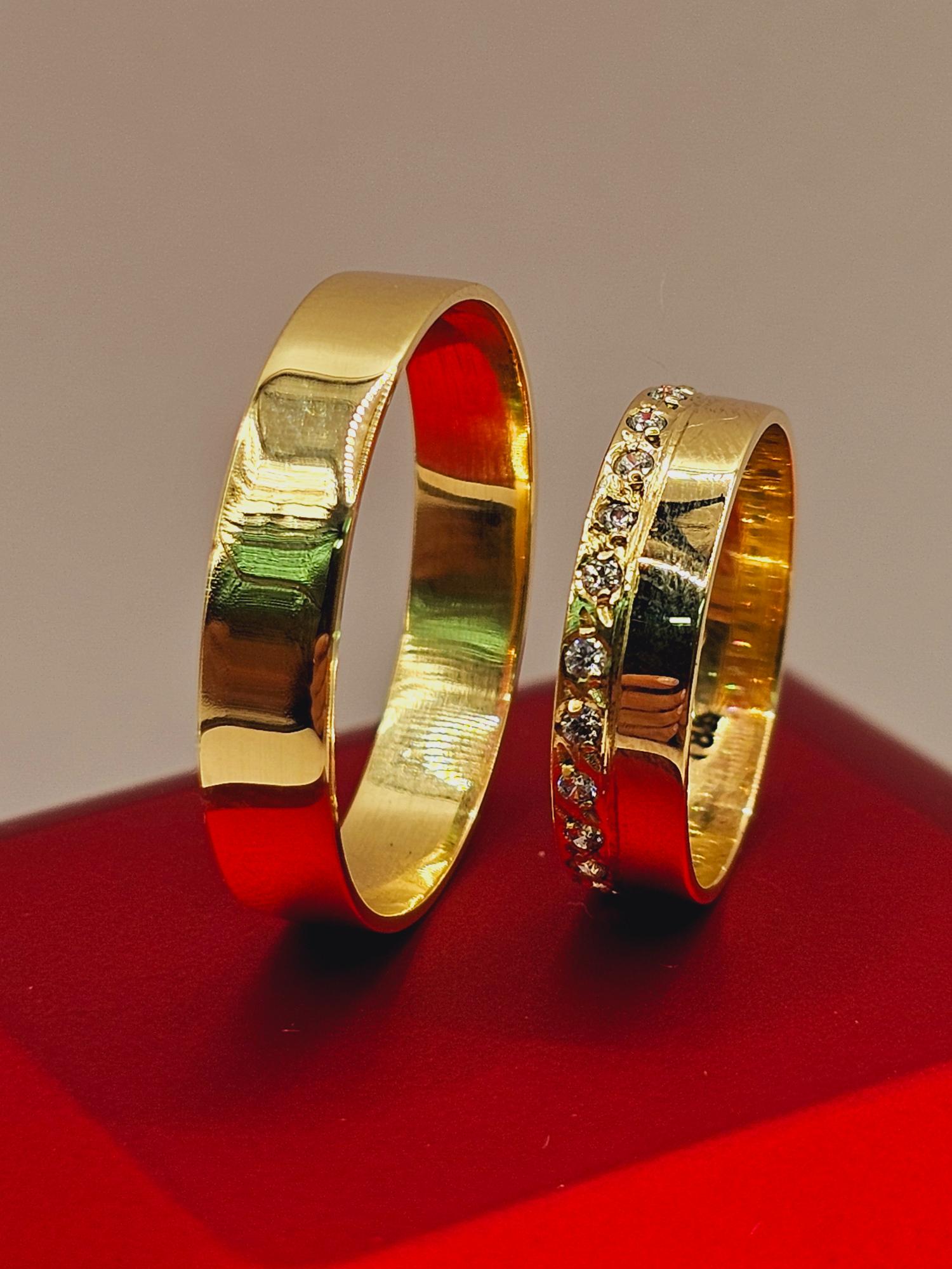 Argollas de matrimonio corona de circones 5 mm 5 grs Oro 18k 6