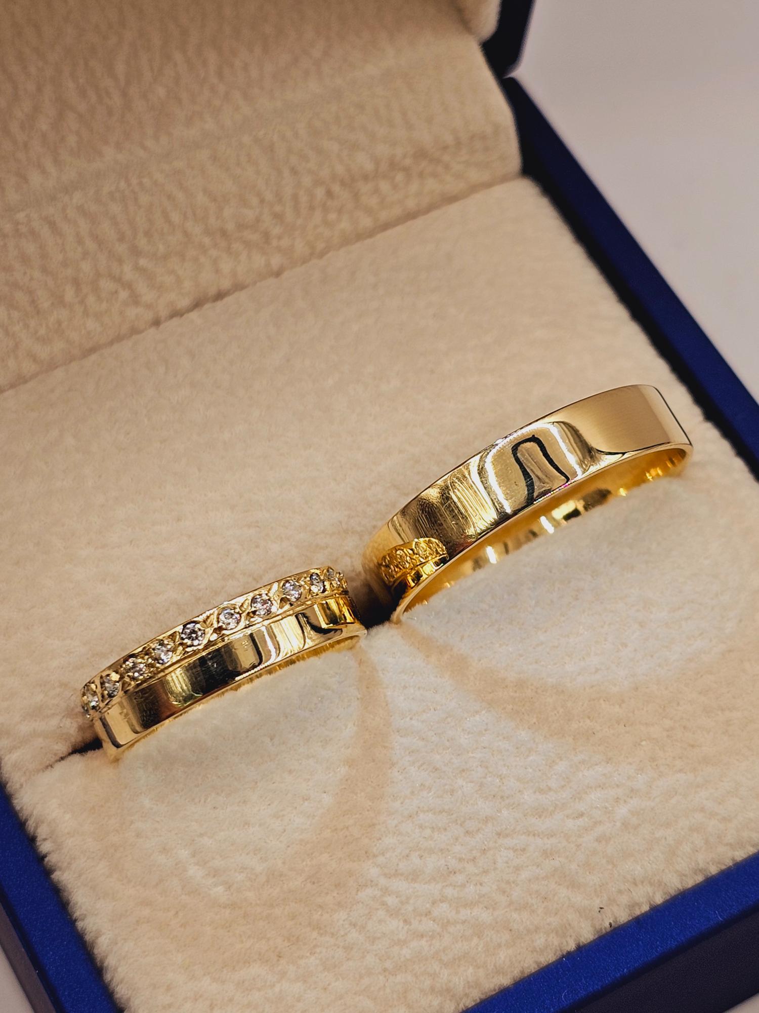 Argollas de matrimonio corona de circones 5 mm 5 grs Oro 18k 7