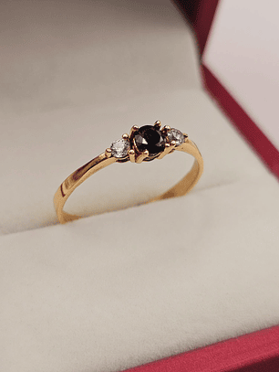 Anillo princesa onix y circones 2 grs Oro 18k