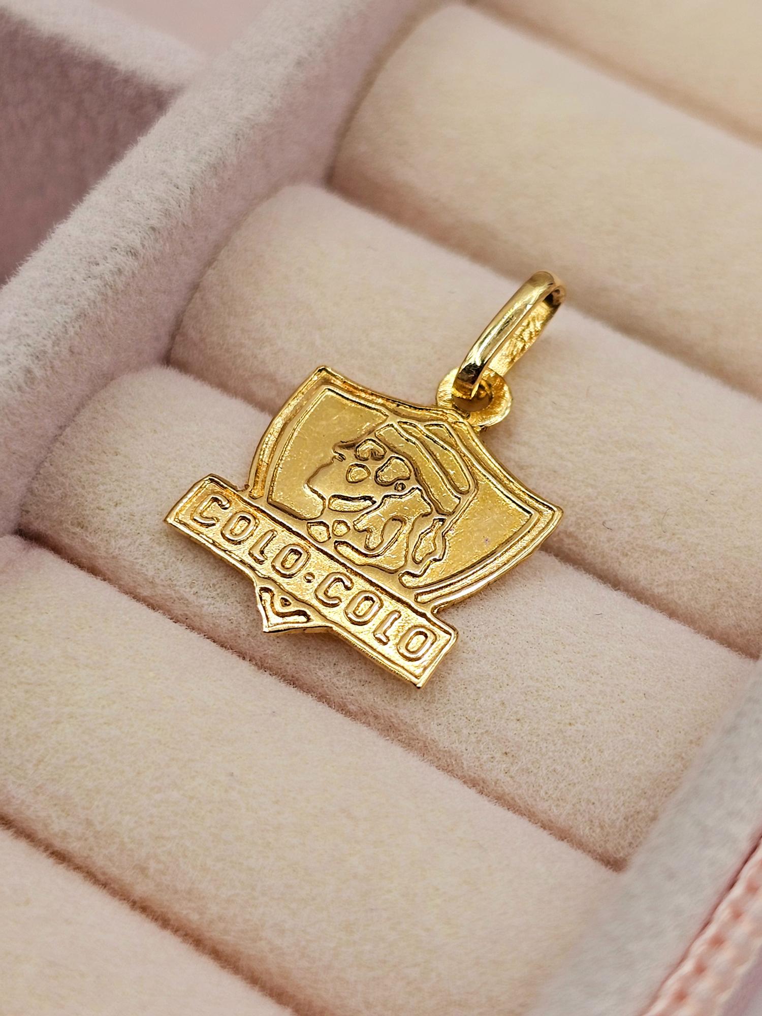 Colgante colo colo 2.1 cm 1.1 grs Oro 18k 1