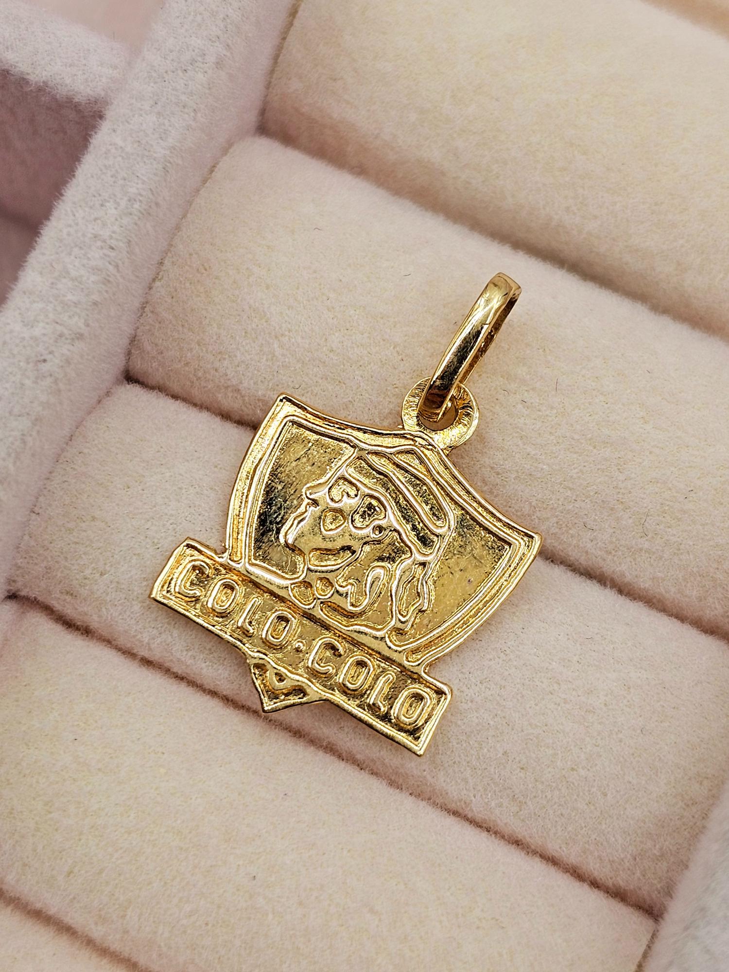 Colgante colo colo 2.1 cm 1.1 grs Oro 18k 2