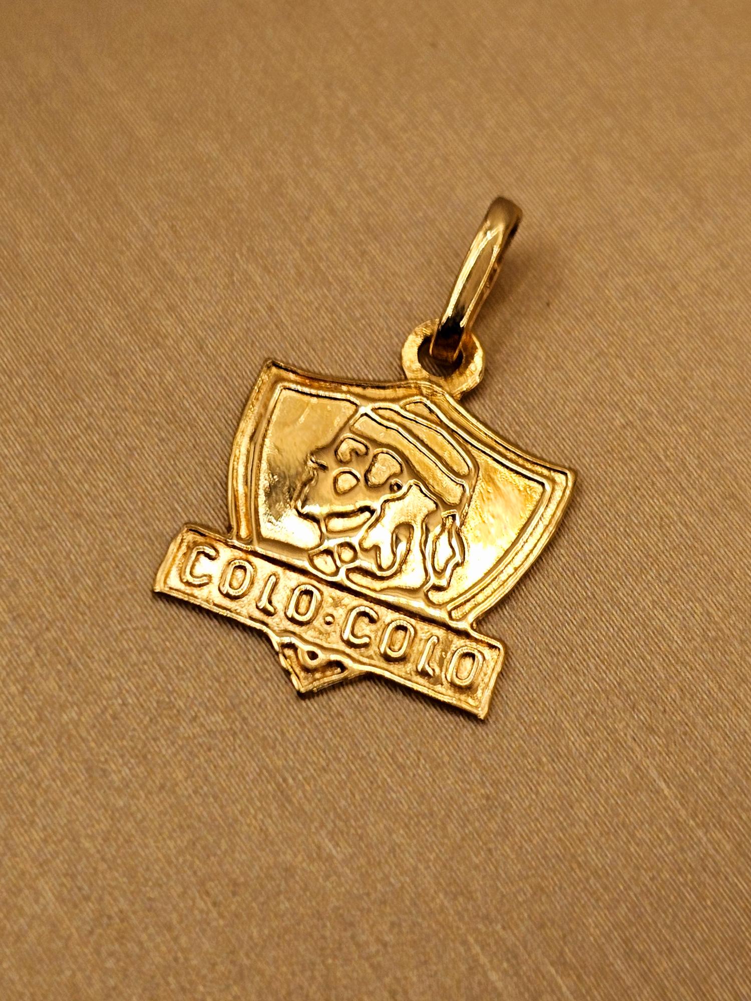 Colgante colo colo 2.1 cm 1.1 grs Oro 18k 4