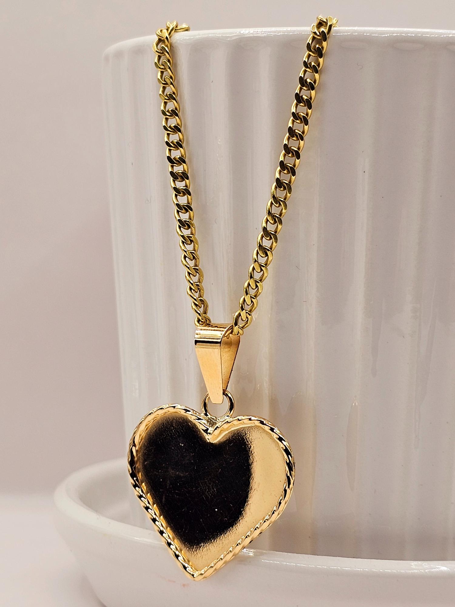 Cadena Grumete 50 cm y corazón 3.5 cm 17 grs Oro 18k 4