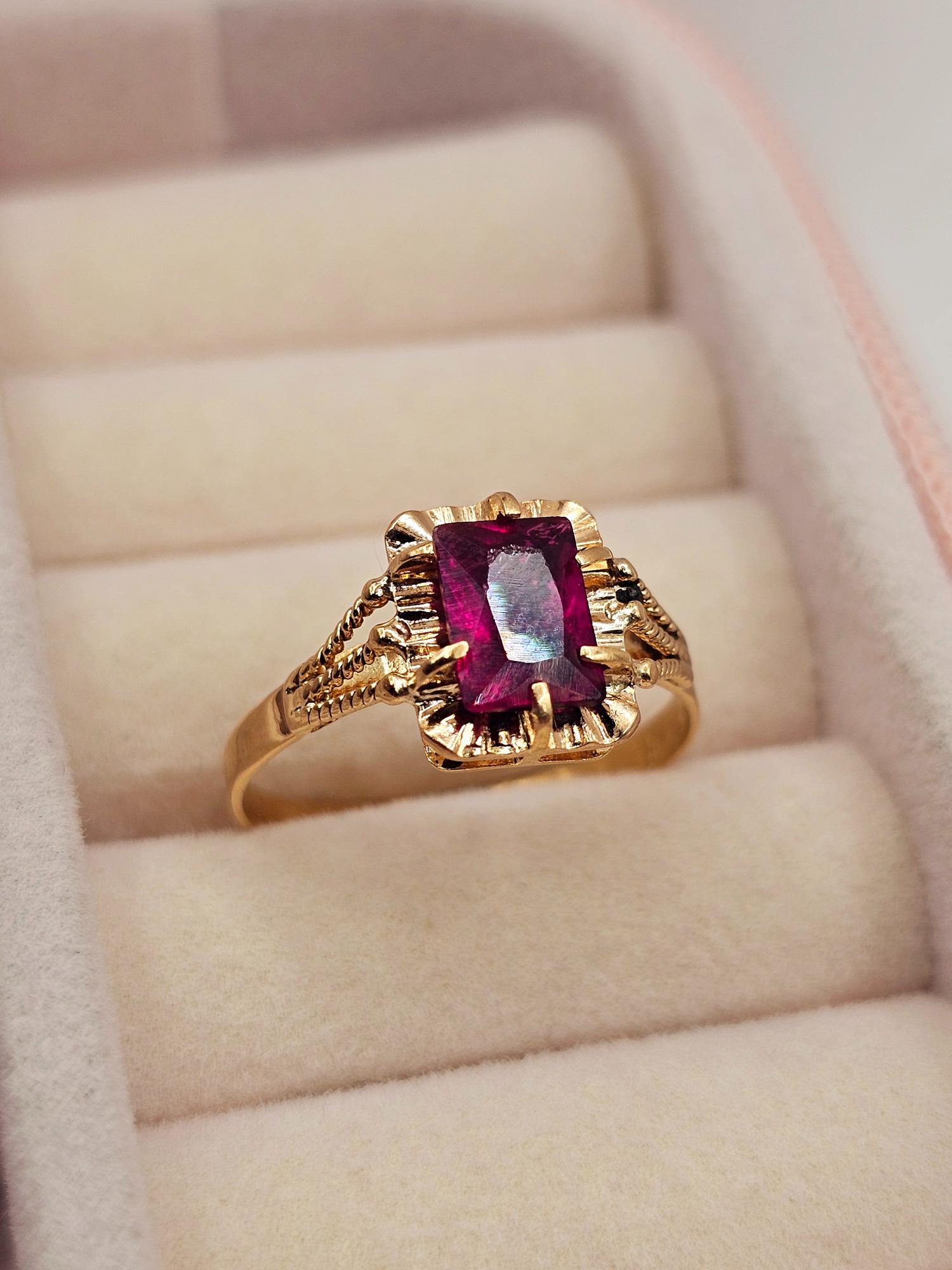 Anillo chatón rubí cuadrado 2.1 grs Oro 18k 1