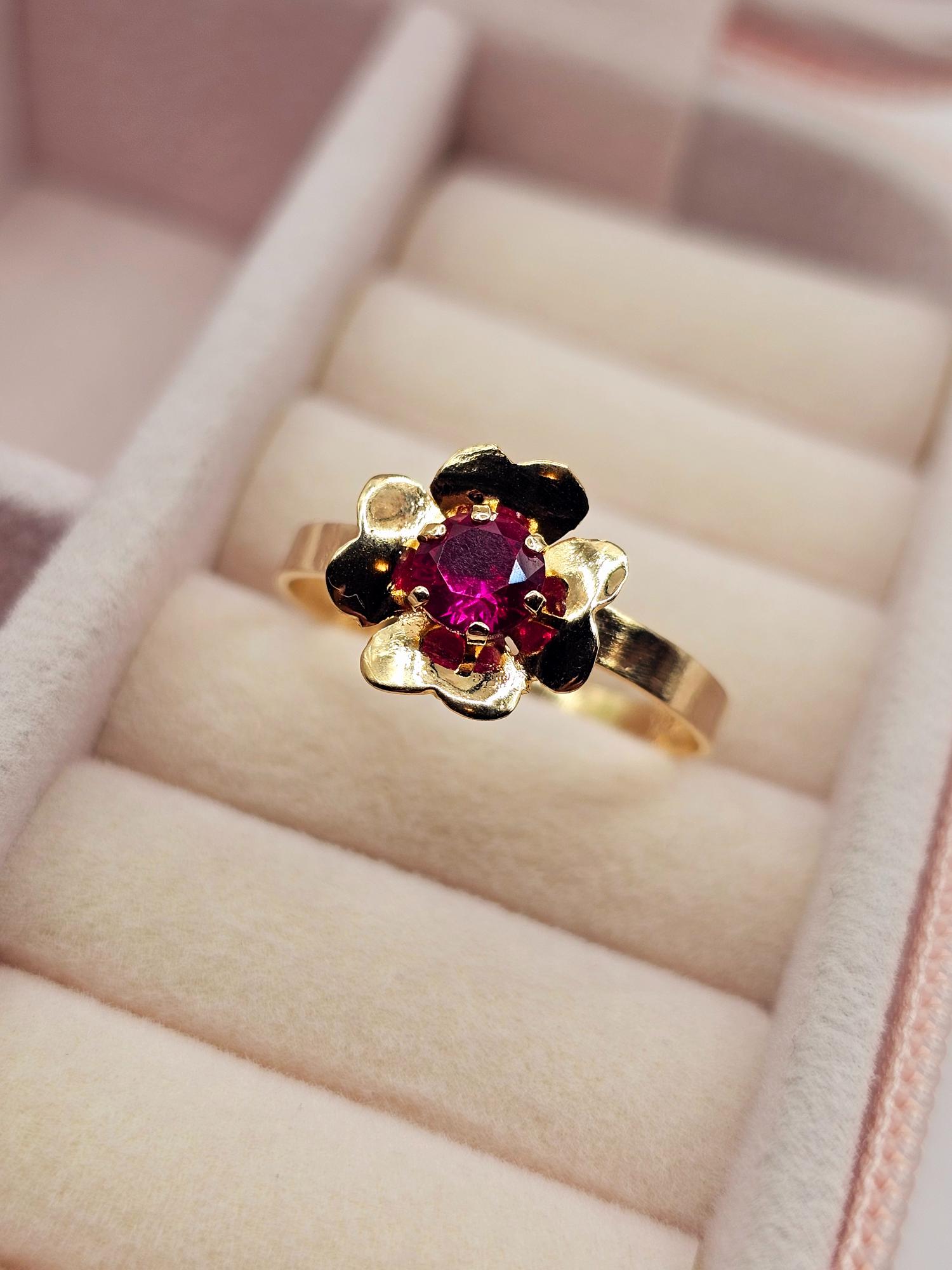 Anillo flor rubí 1.7 grs Oro 18k 2