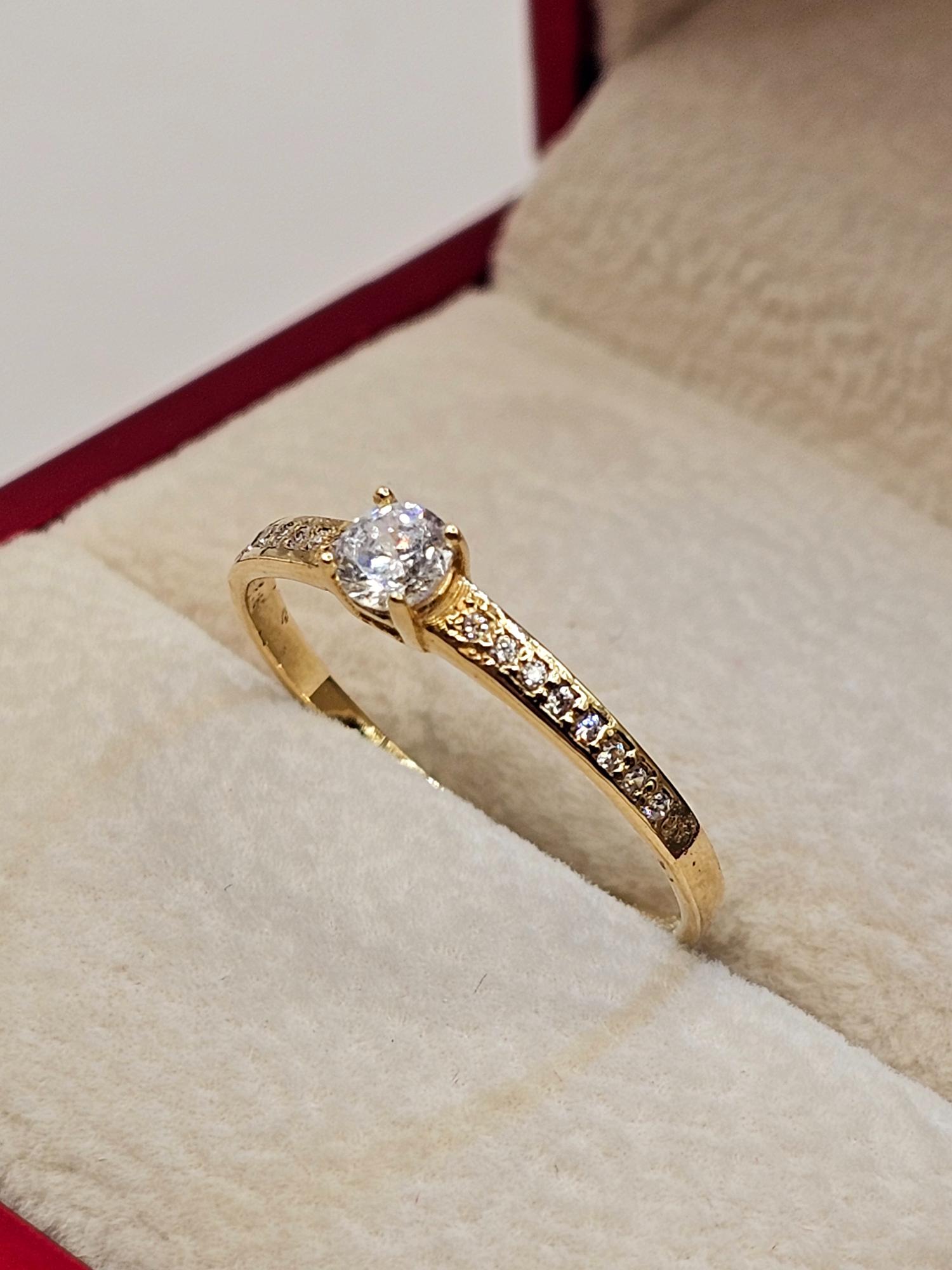 Anillo solitario Cintillo circones 1.9 grs Oro 18k 4