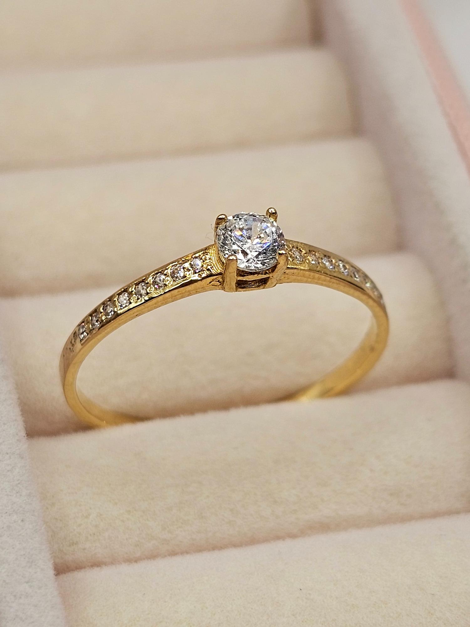 Anillo solitario Cintillo circones 1.9 grs Oro 18k 3