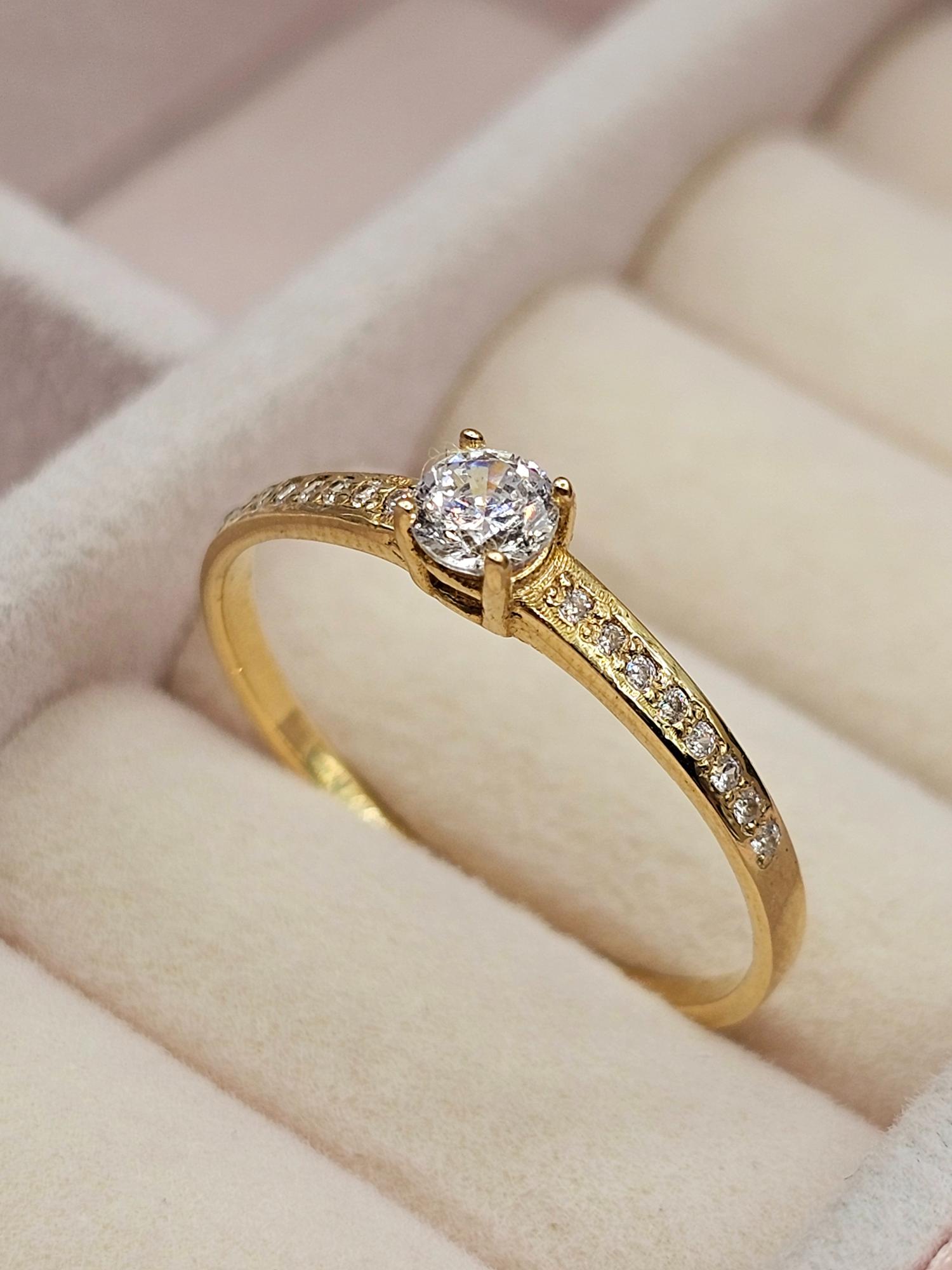 Anillo solitario Cintillo circones 1.9 grs Oro 18k 2