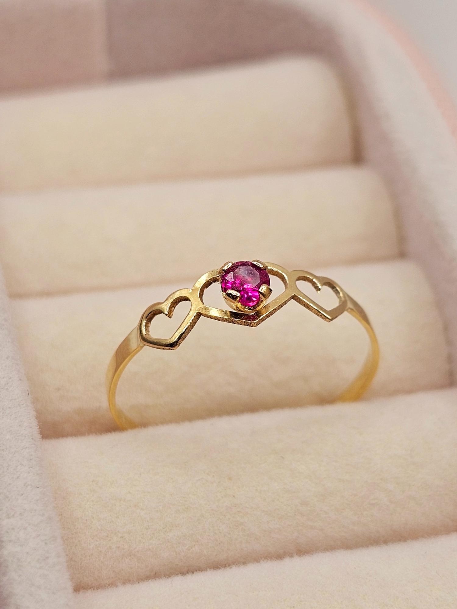 Anillo silueta tres corazones rubí 0.7 grs Oro 18k 1