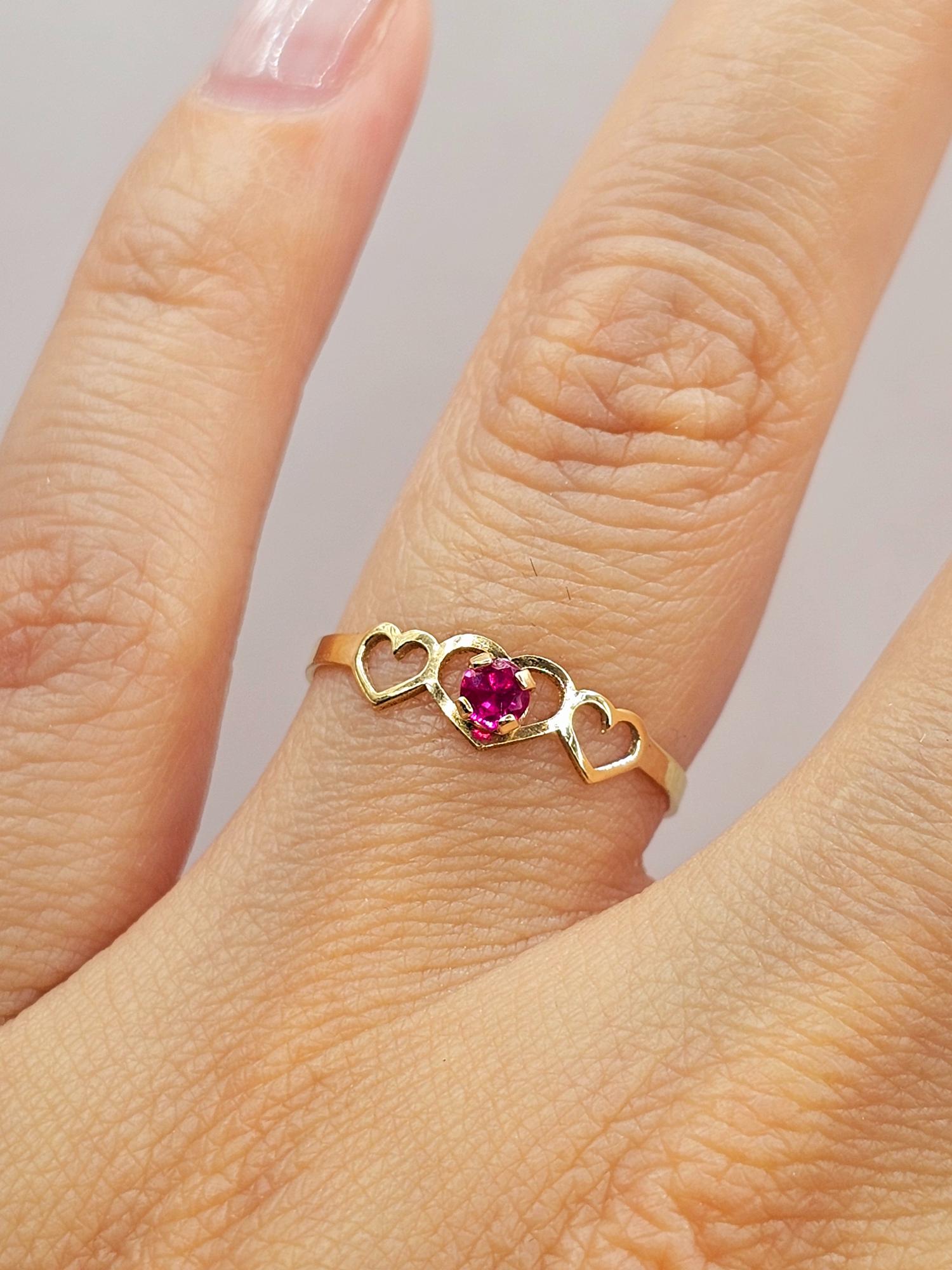 Anillo silueta tres corazones rubí 0.7 grs Oro 18k 3