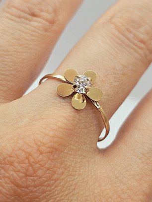 Anillo flor con circón 1.2 grs Oro 18k 