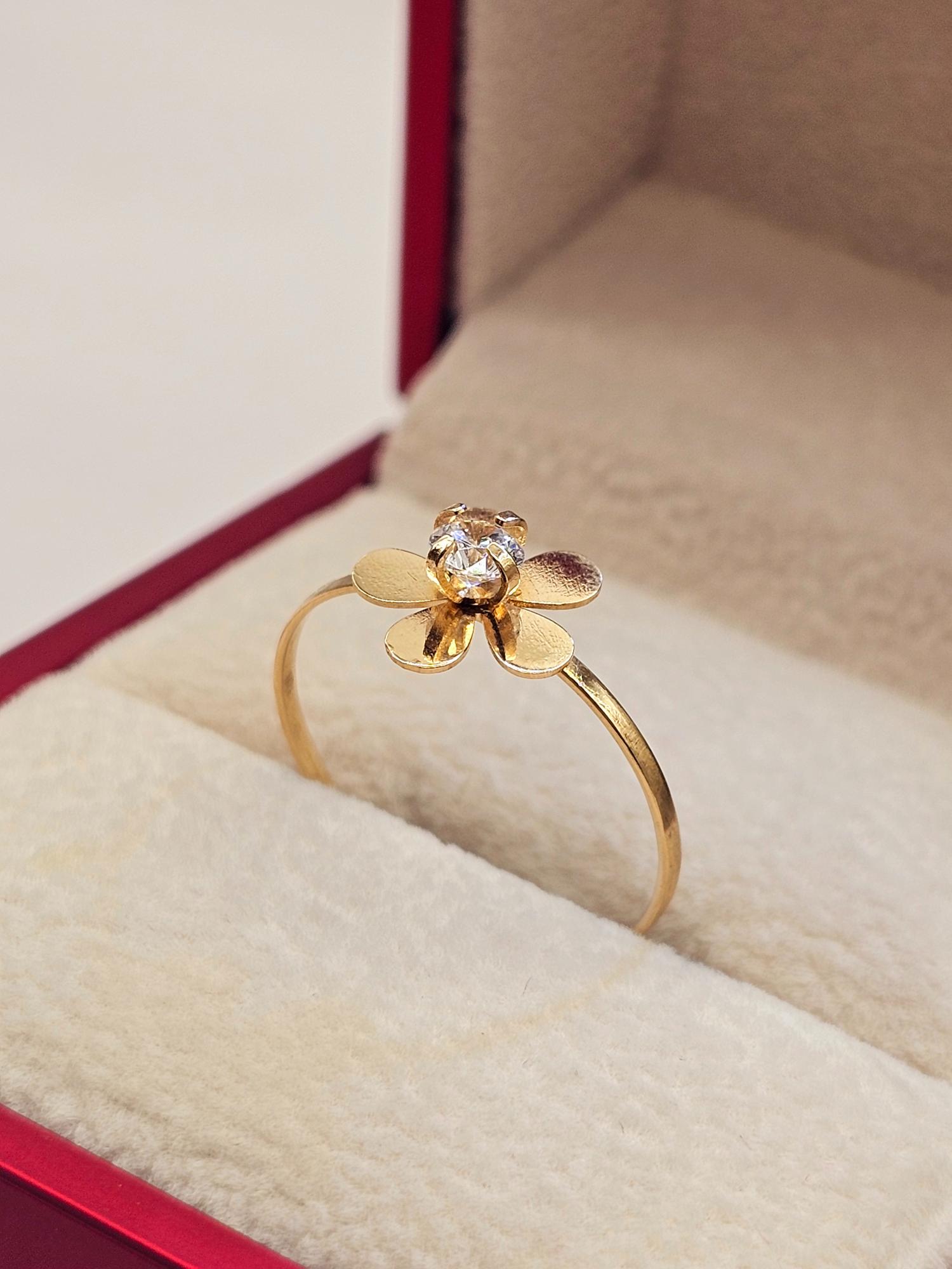 Anillo flor con circón 1.2 grs Oro 18k  4