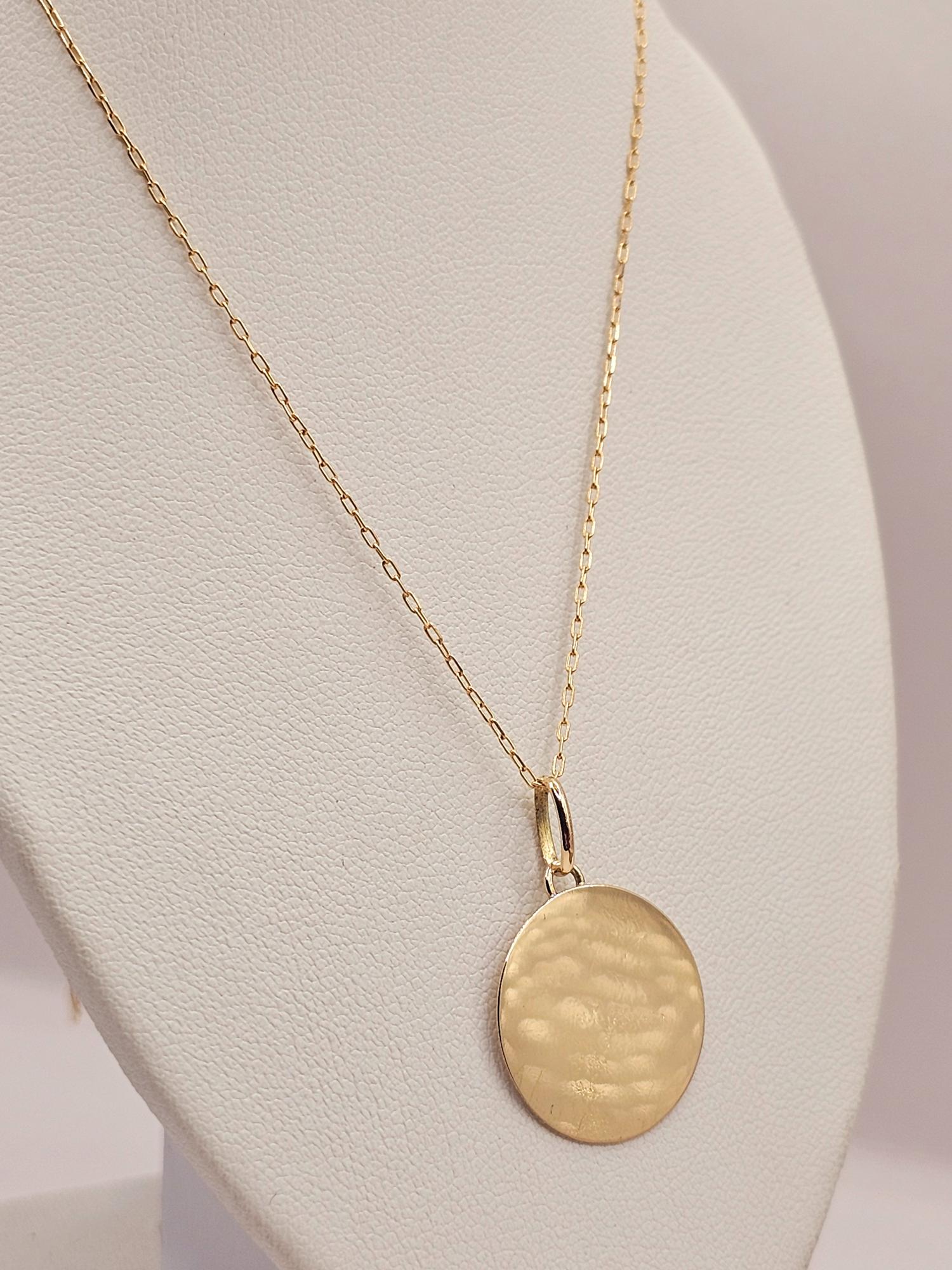 Cadena limada 50 cm y colgante disco 1.8 cm 2.5 grs Oro 18k  3