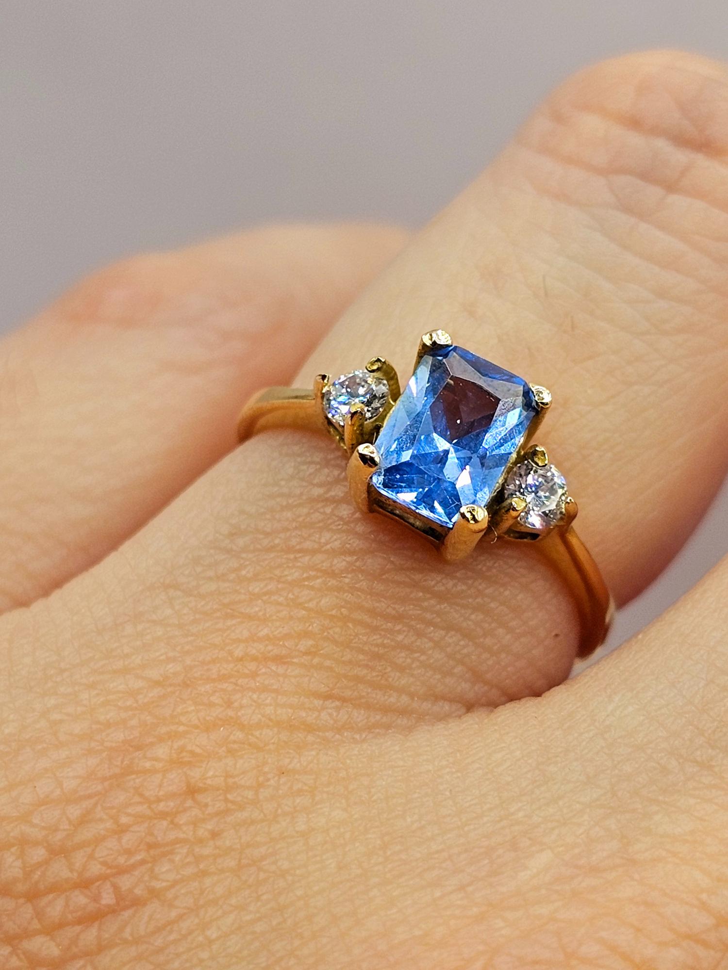 Anillo reina agua marina circones 2.8 grs Oro 18k 1