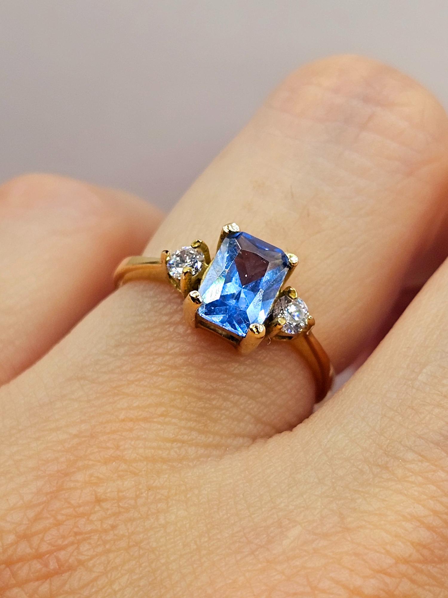 Anillo reina agua marina circones 2.8 grs Oro 18k 5