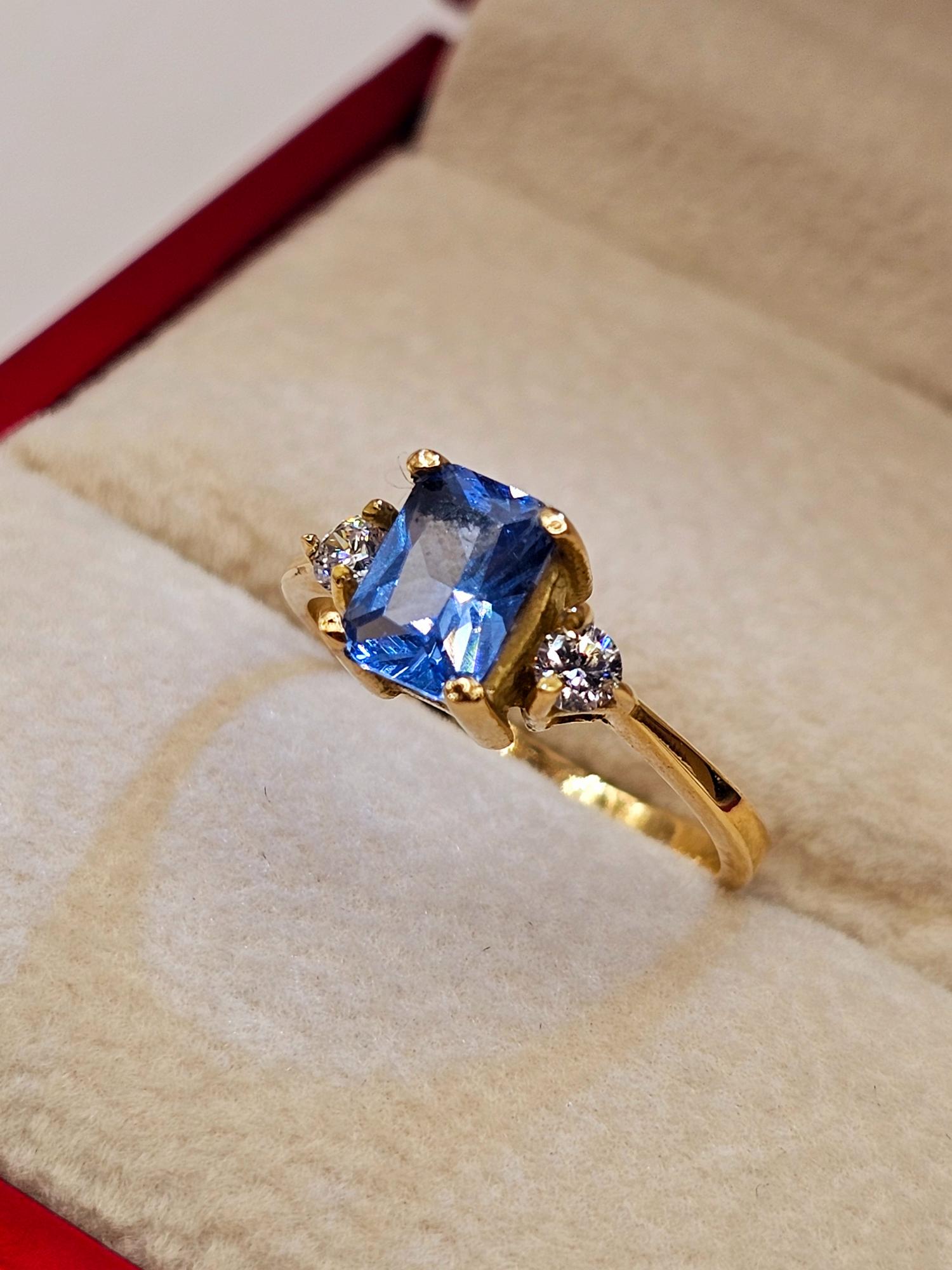 Anillo reina agua marina circones 2.8 grs Oro 18k 6