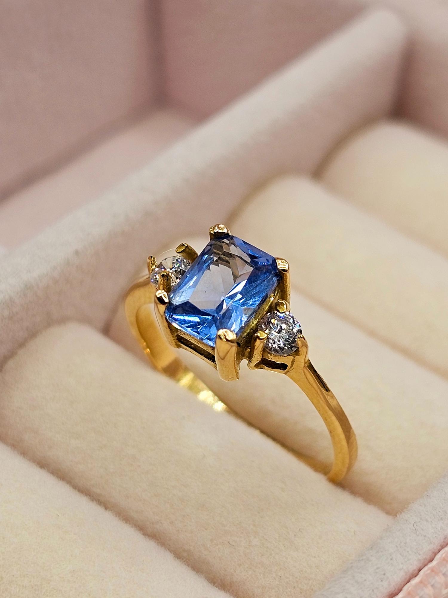 Anillo reina agua marina circones 2.8 grs Oro 18k 3