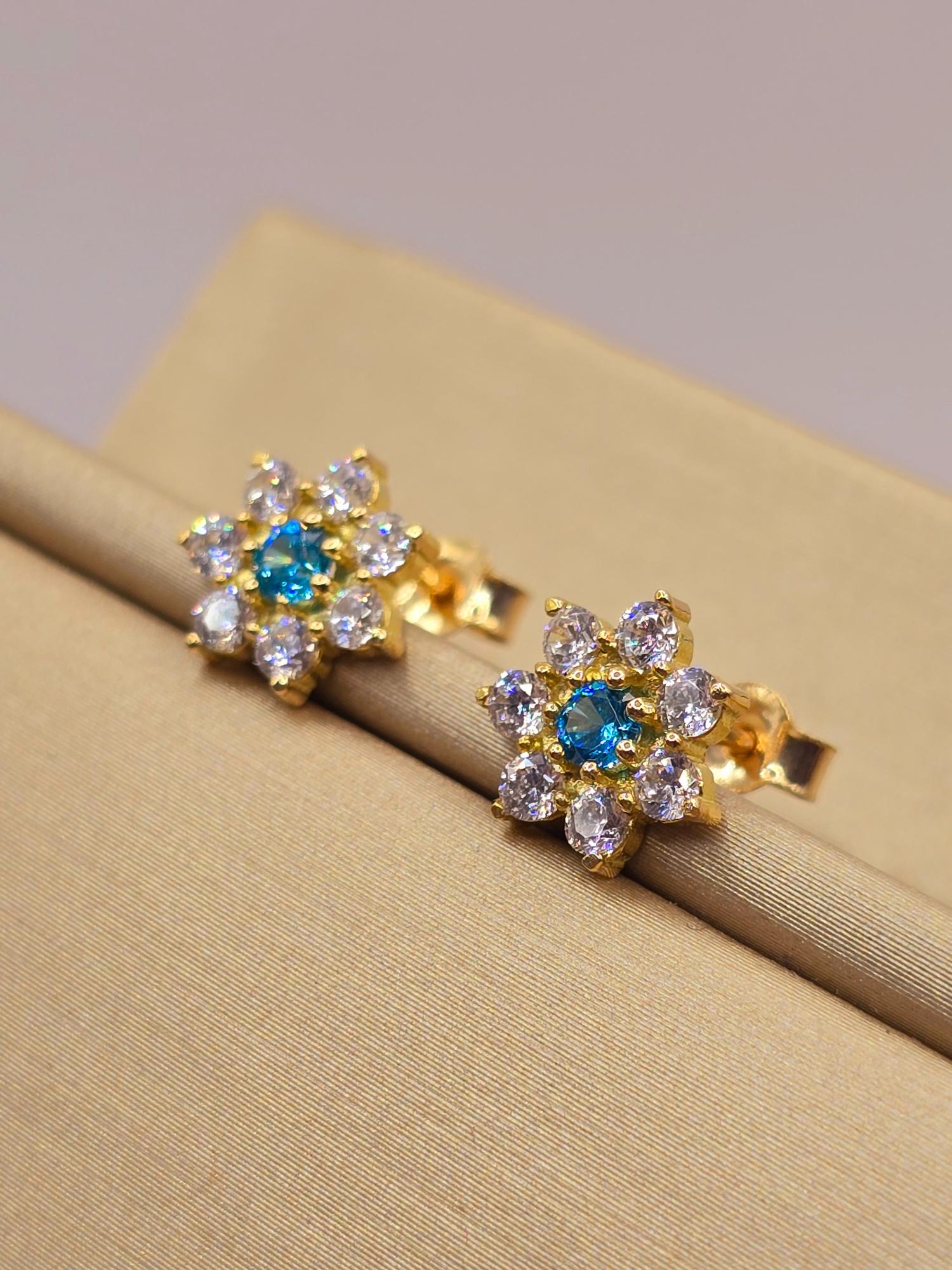 Aros roseta circones y aguamarina 9 mm 2.3 grs Oro 18k 5