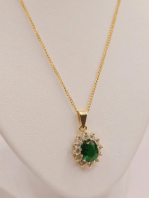 Cadena grumete 50 cm y colgante reina esmeralda circones 2.2 cm 5 grs Oro 18k